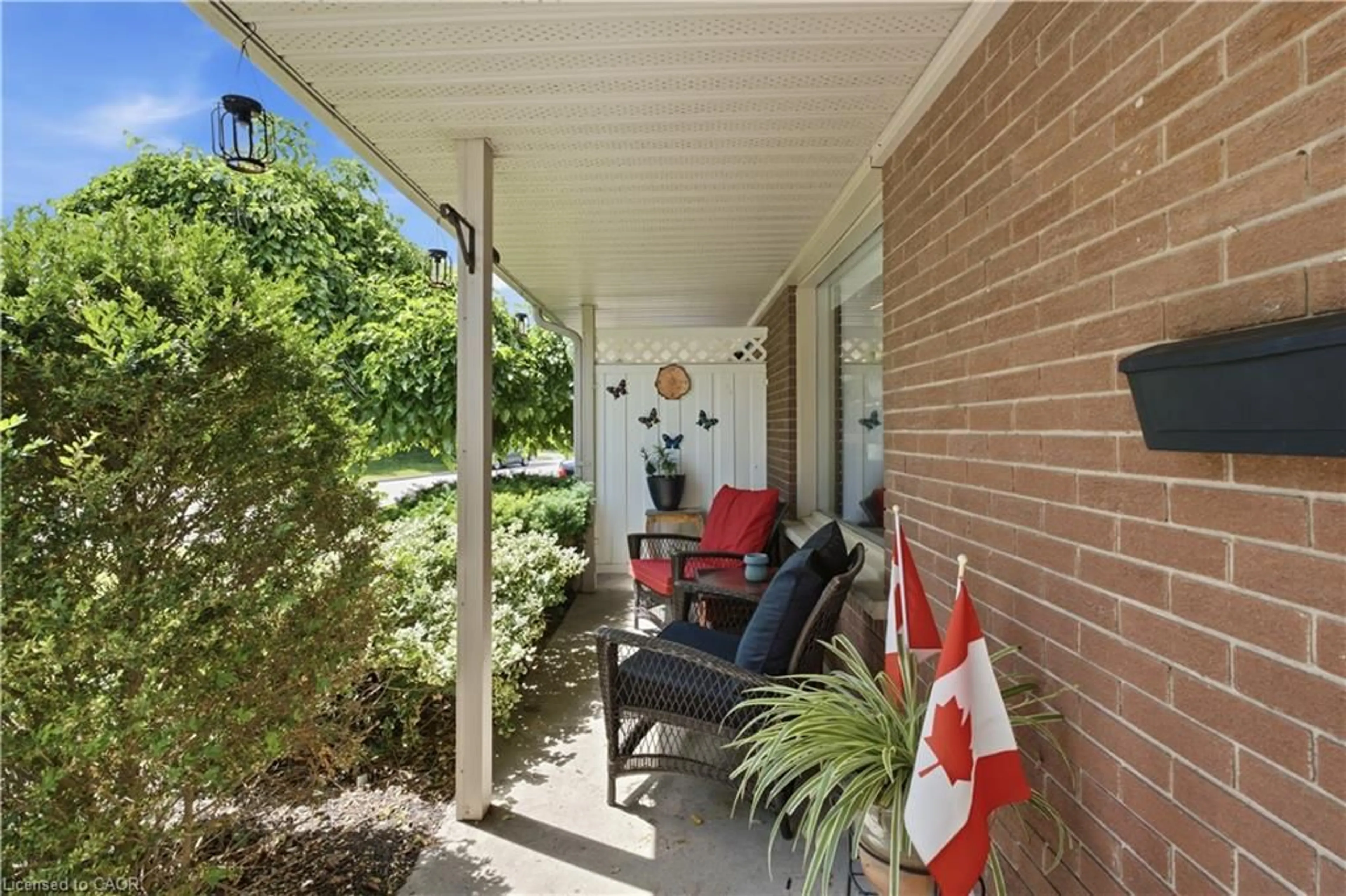 Patio, street for 340 Cyrus St, Cambridge Ontario N3H 1H3