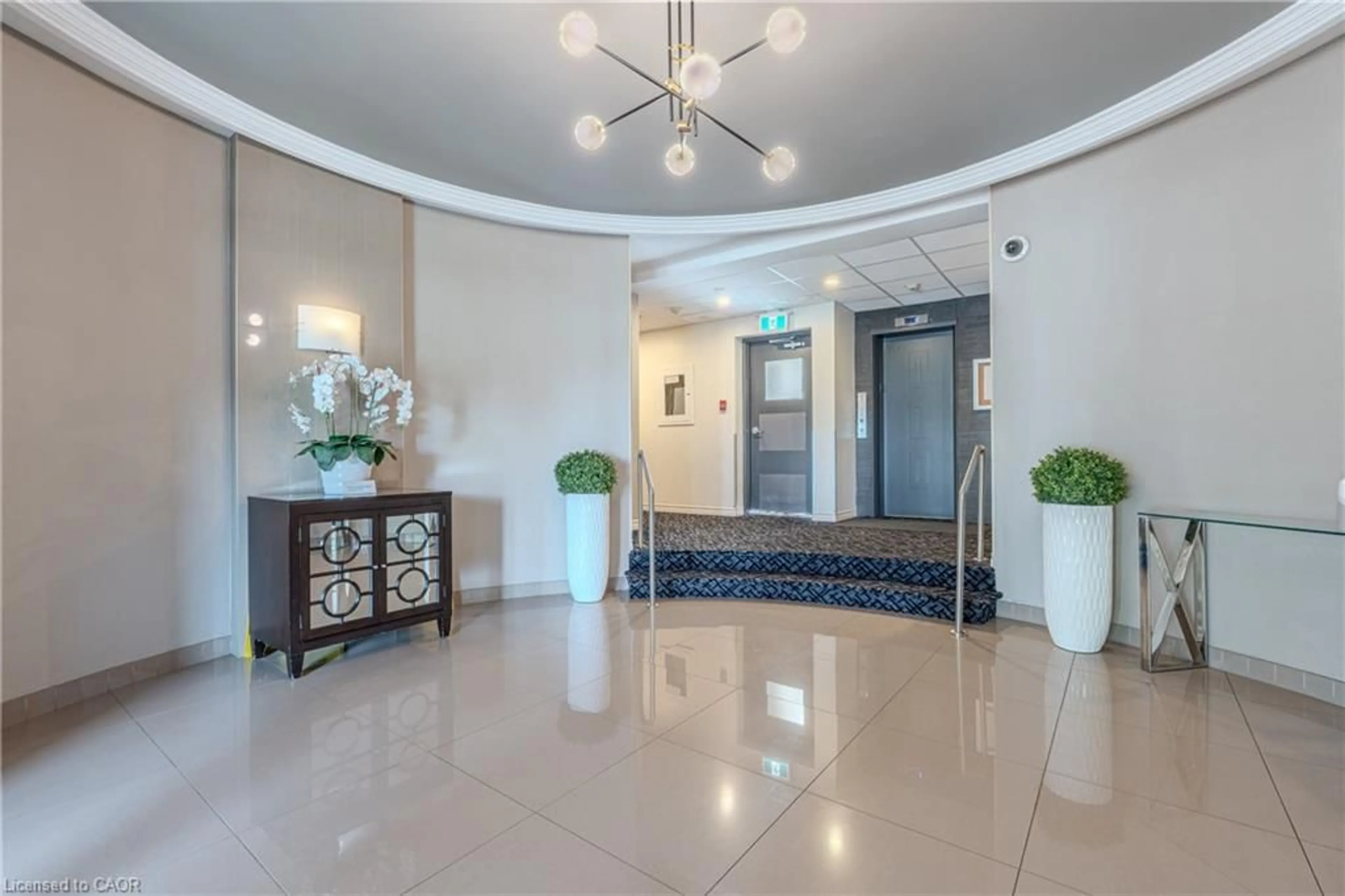 Indoor foyer for 350 Concession St #403, Hamilton Ontario L9A 4E5