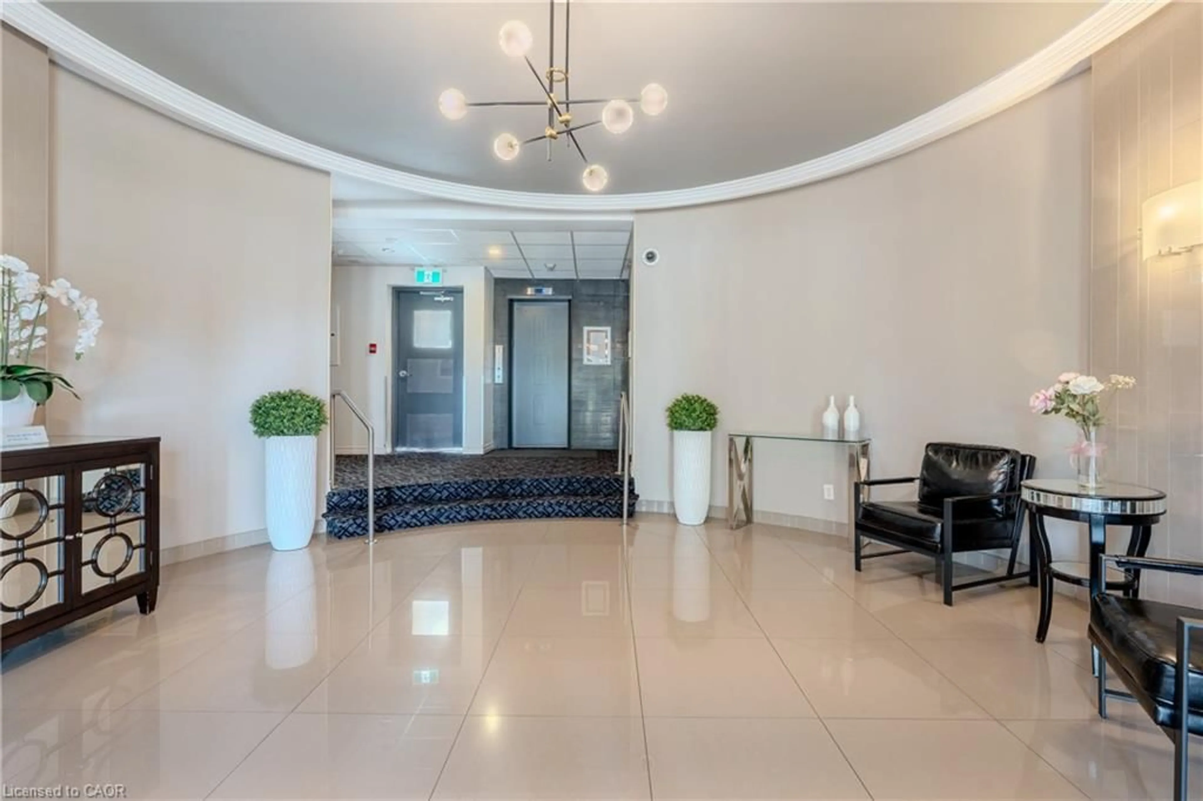 Indoor foyer for 350 Concession St #403, Hamilton Ontario L9A 4E5