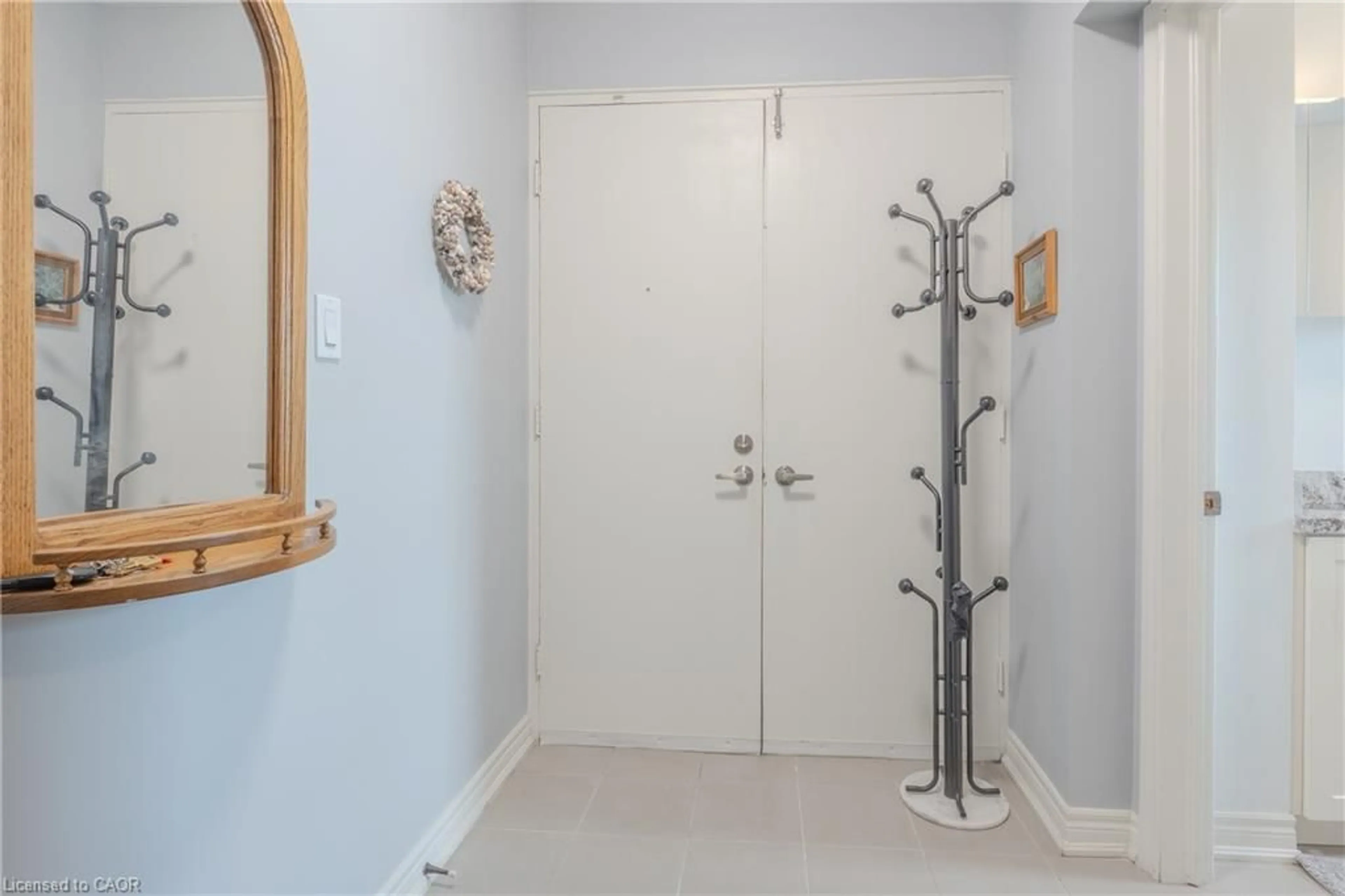 Indoor foyer for 350 Concession St #403, Hamilton Ontario L9A 4E5