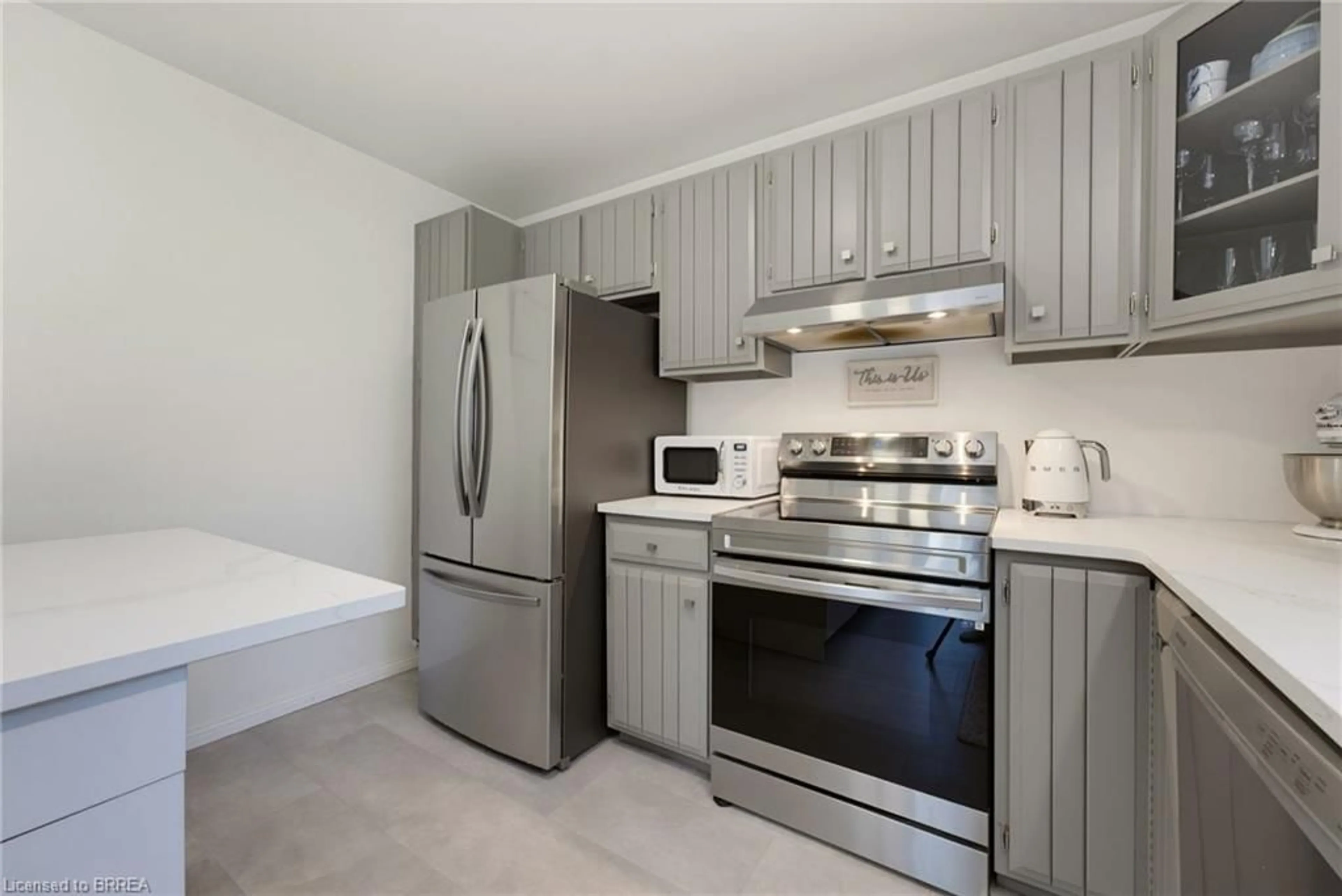 Standard kitchen, unknown for 10 King William St, St. George Ontario N0E 1N0