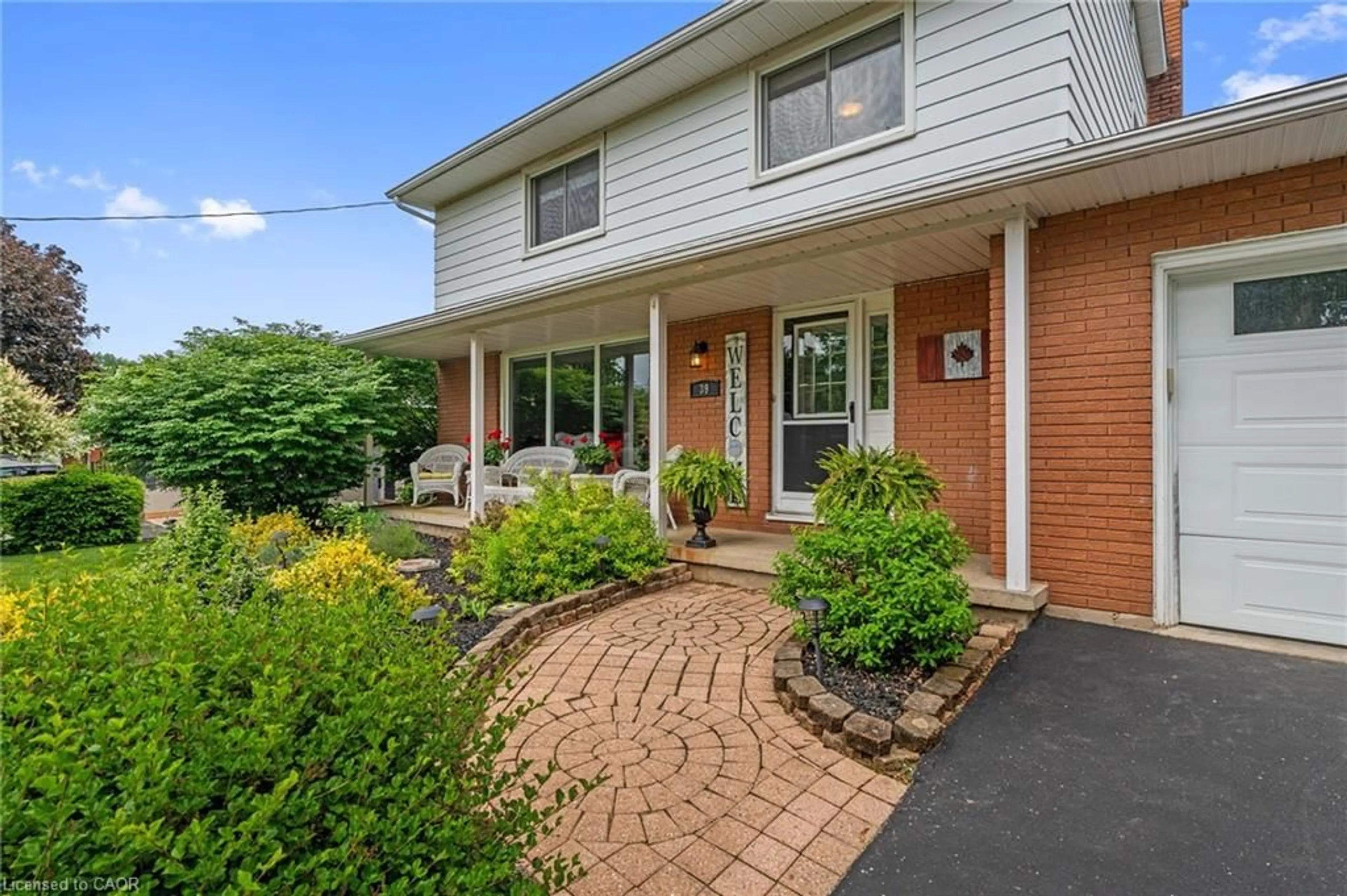 Home with brick exterior material, street for 39 Holden Ave, Simcoe Ontario N3Y 4E4
