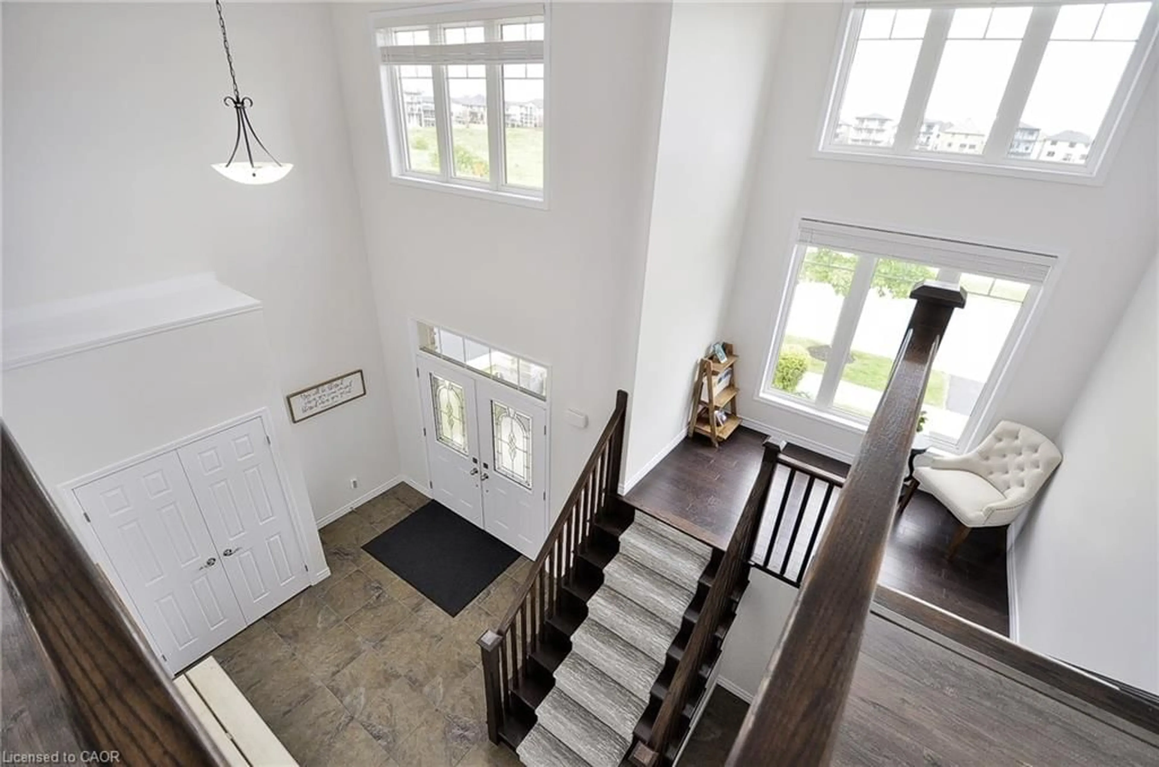 Indoor foyer for 133 Grandville Cir, Paris Ontario N3L 0A7