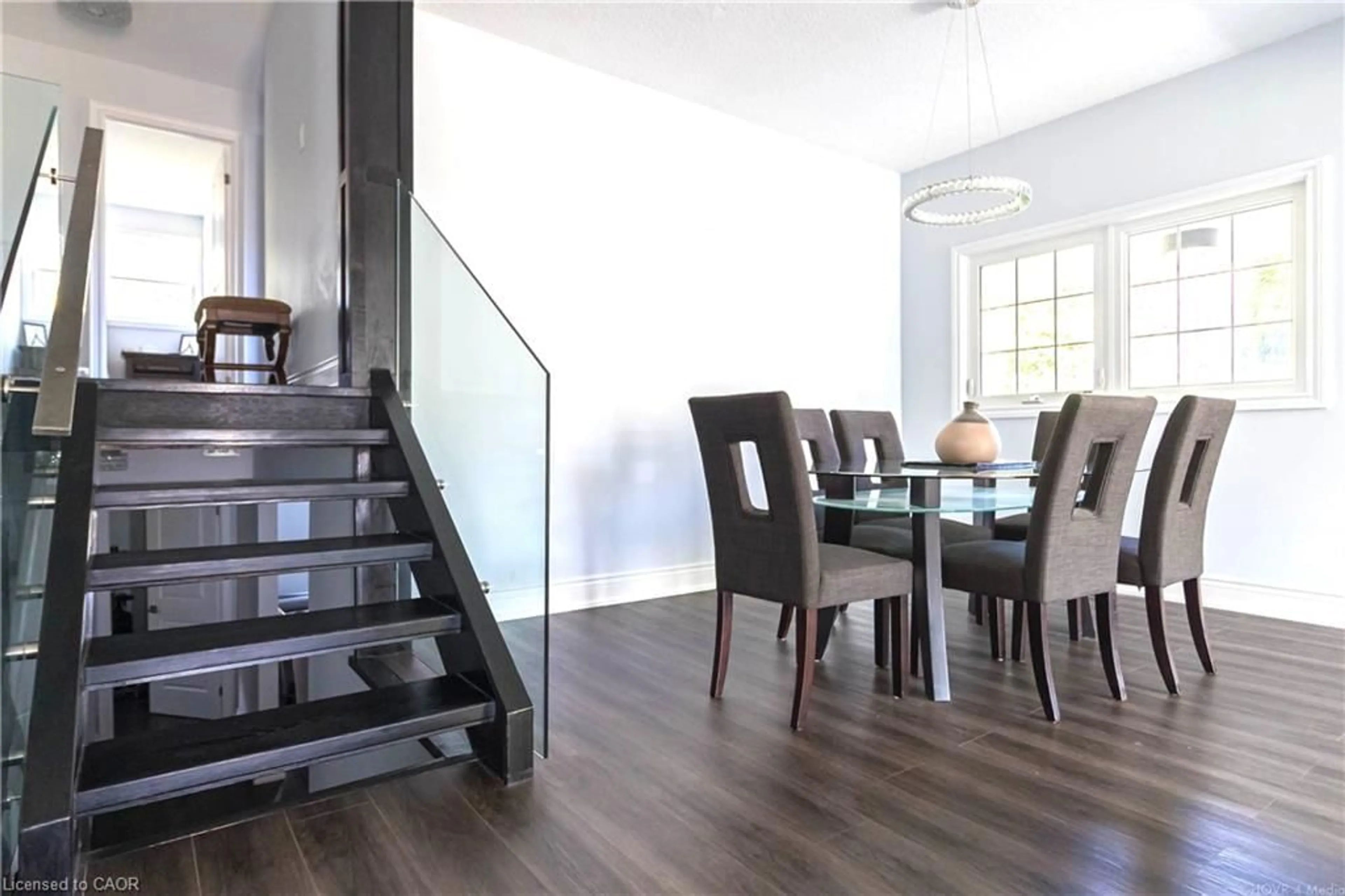 Dining room, wood/laminate floor for 2390 Sinclair Cir, Burlington Ontario L7P 3C3