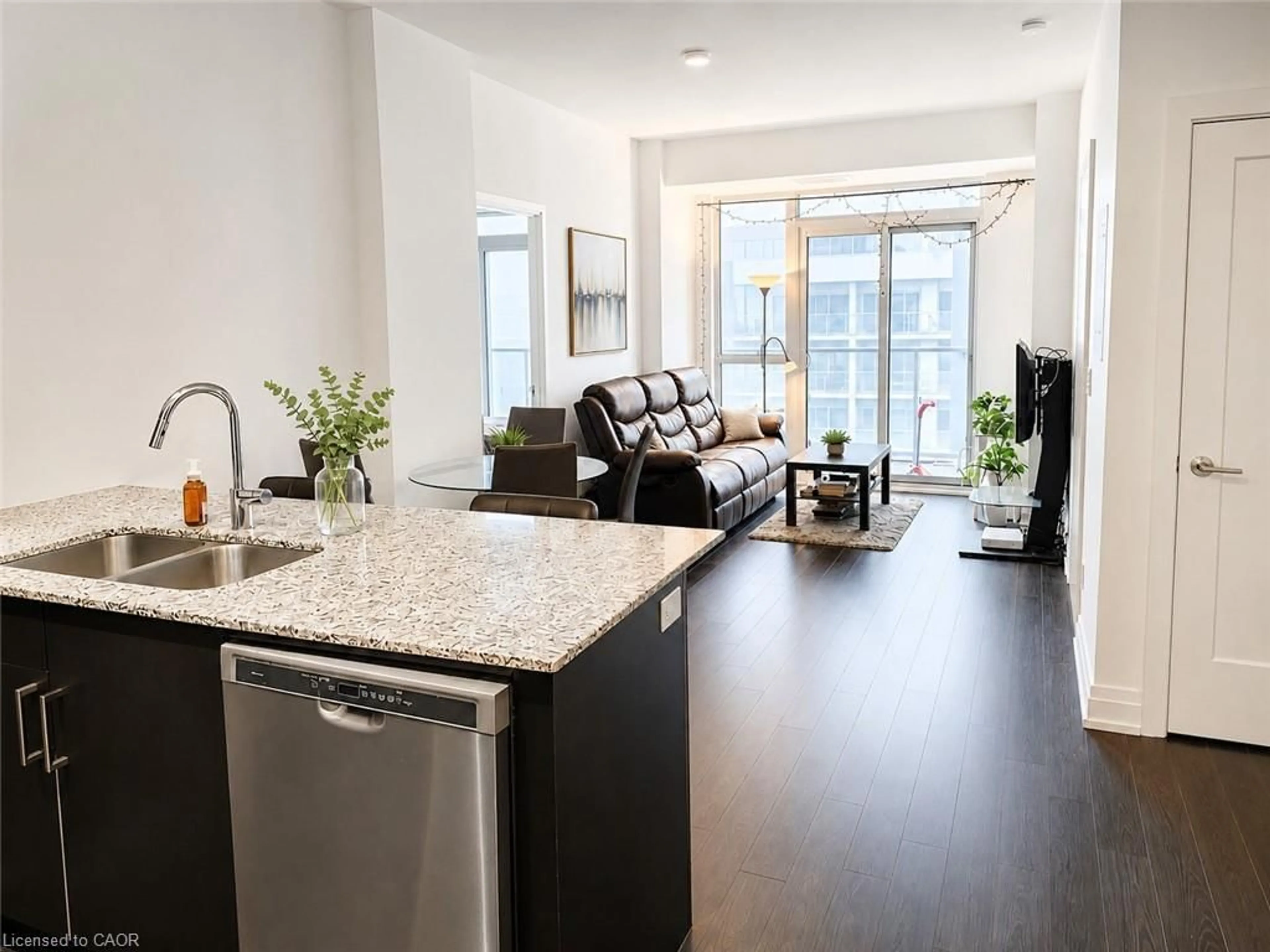 Open concept kitchen, unknown for 65 Speers Rd #1506, Oakville Ontario L6K 0J1