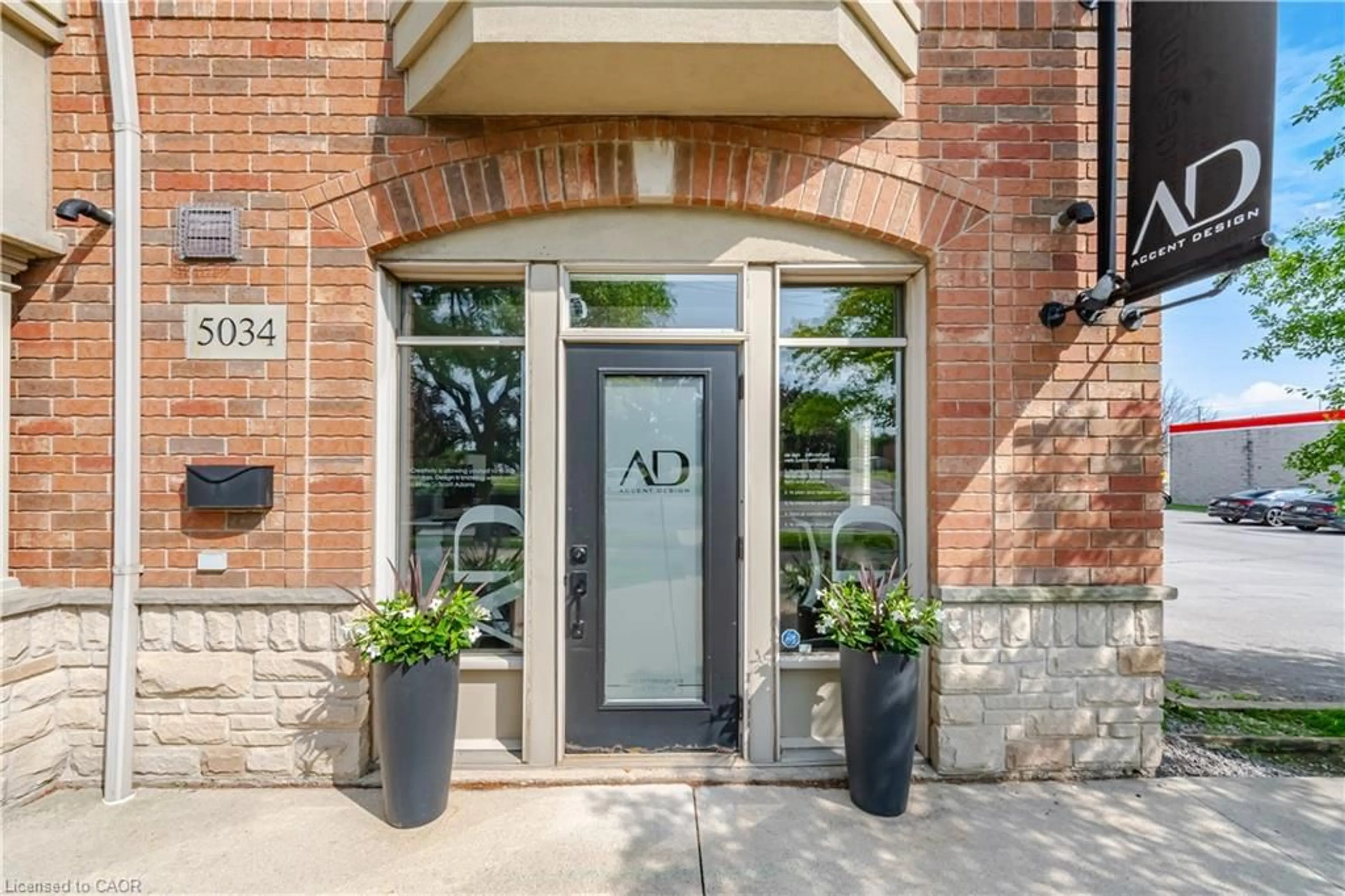 Indoor entryway for 5035 Bidwell Common, Burlington Ontario L7L 0A4