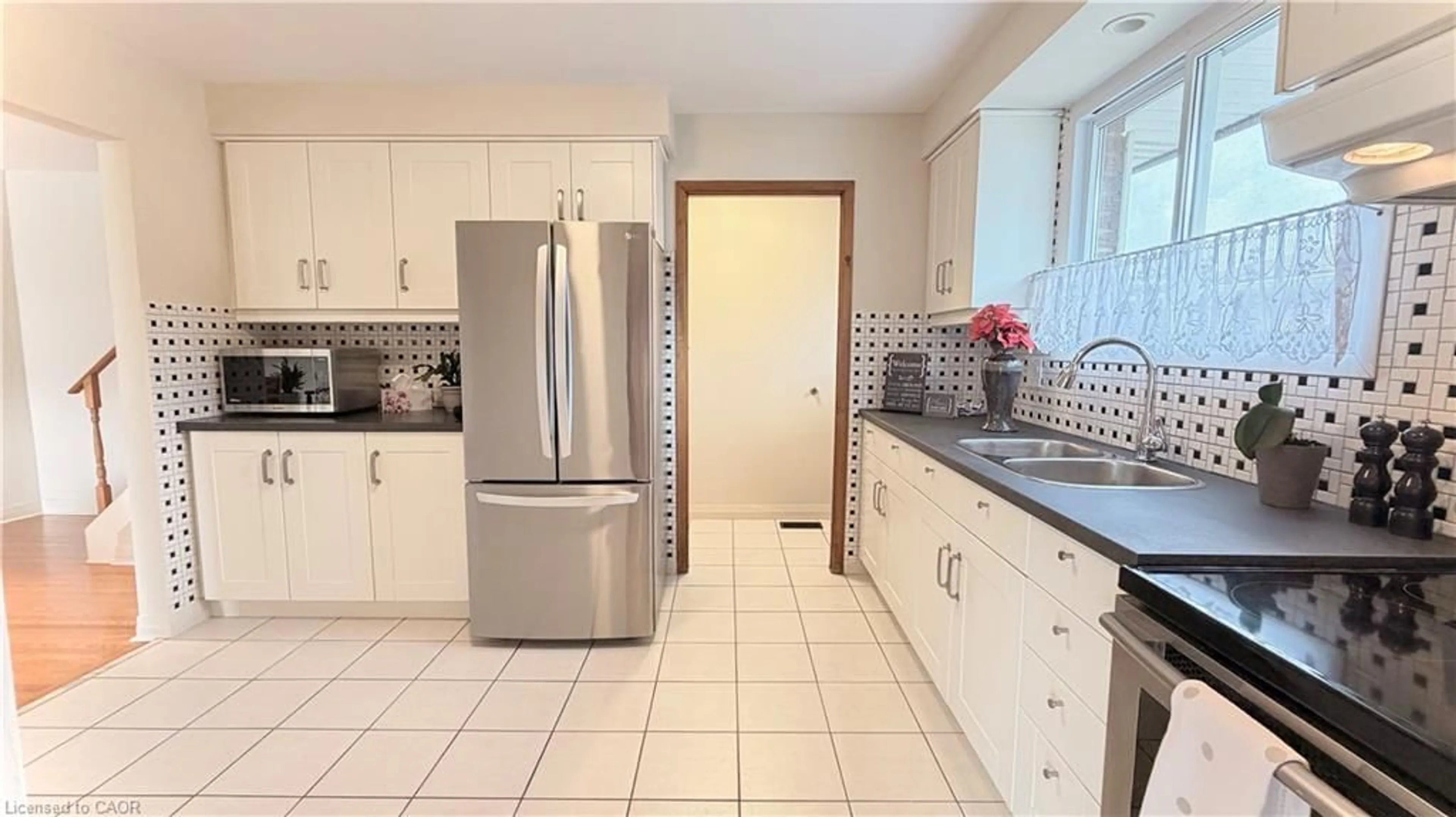 Standard kitchen, ceramic/tile floor for 68 Tindale Crt, Hamilton Ontario L8K 6C7