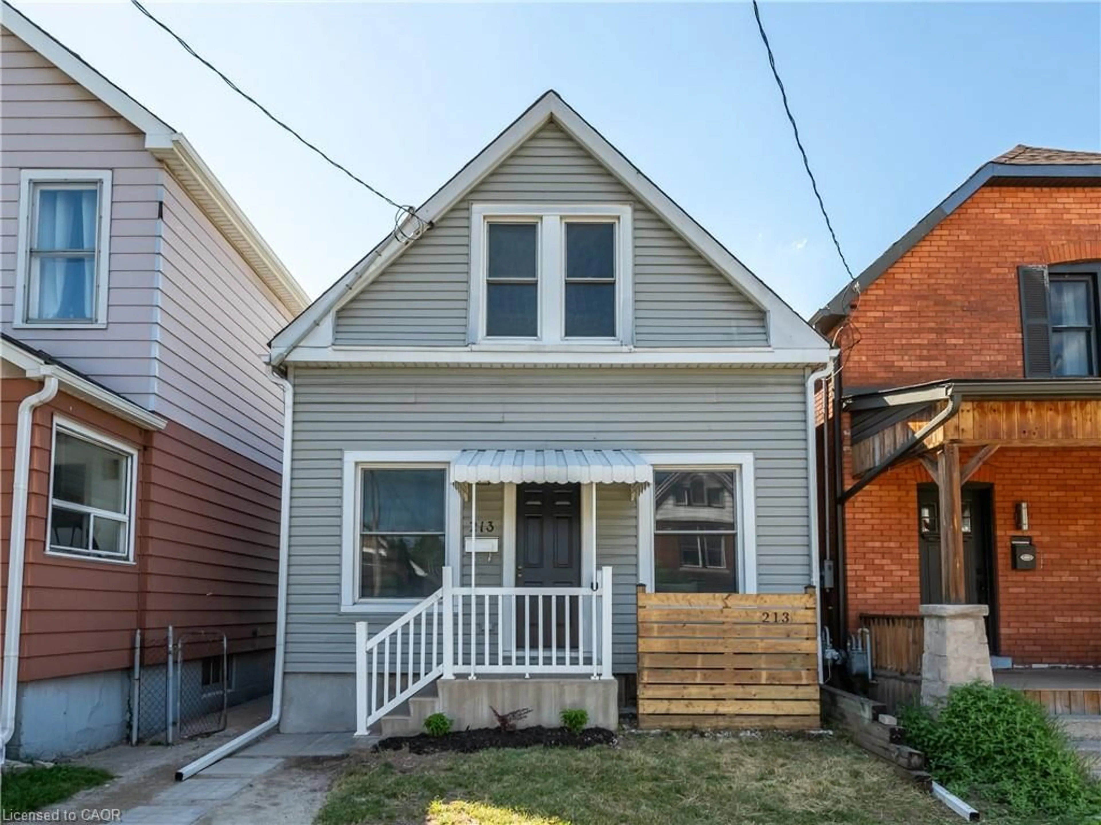 Home with brick exterior material, street for 213 Rosslyn Ave, Hamilton Ontario L8L 7P8