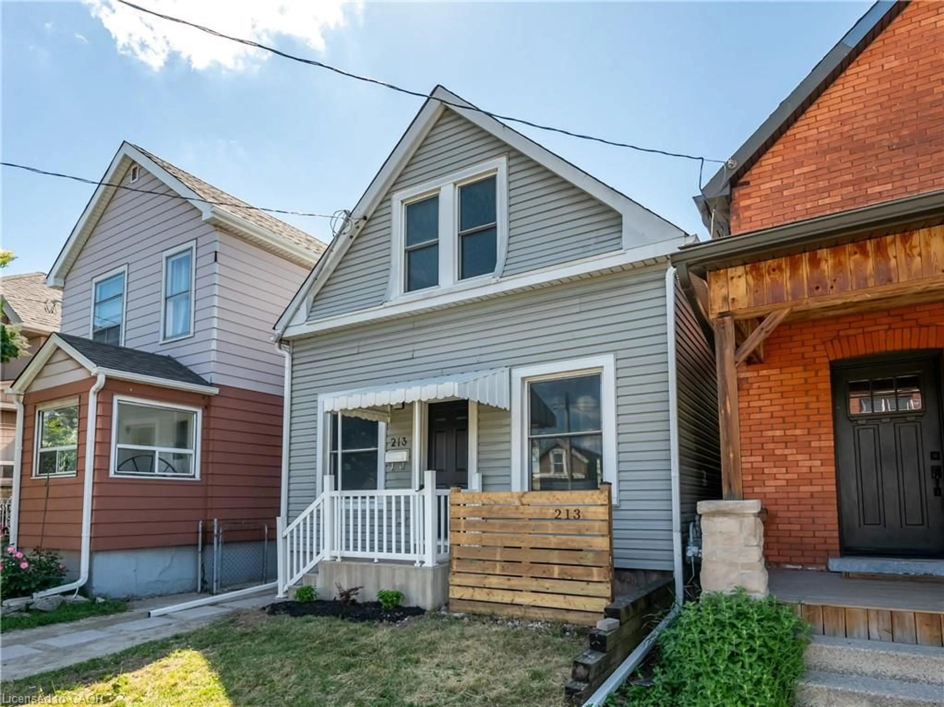 Home with brick exterior material, street for 213 Rosslyn Ave, Hamilton Ontario L8L 7P8