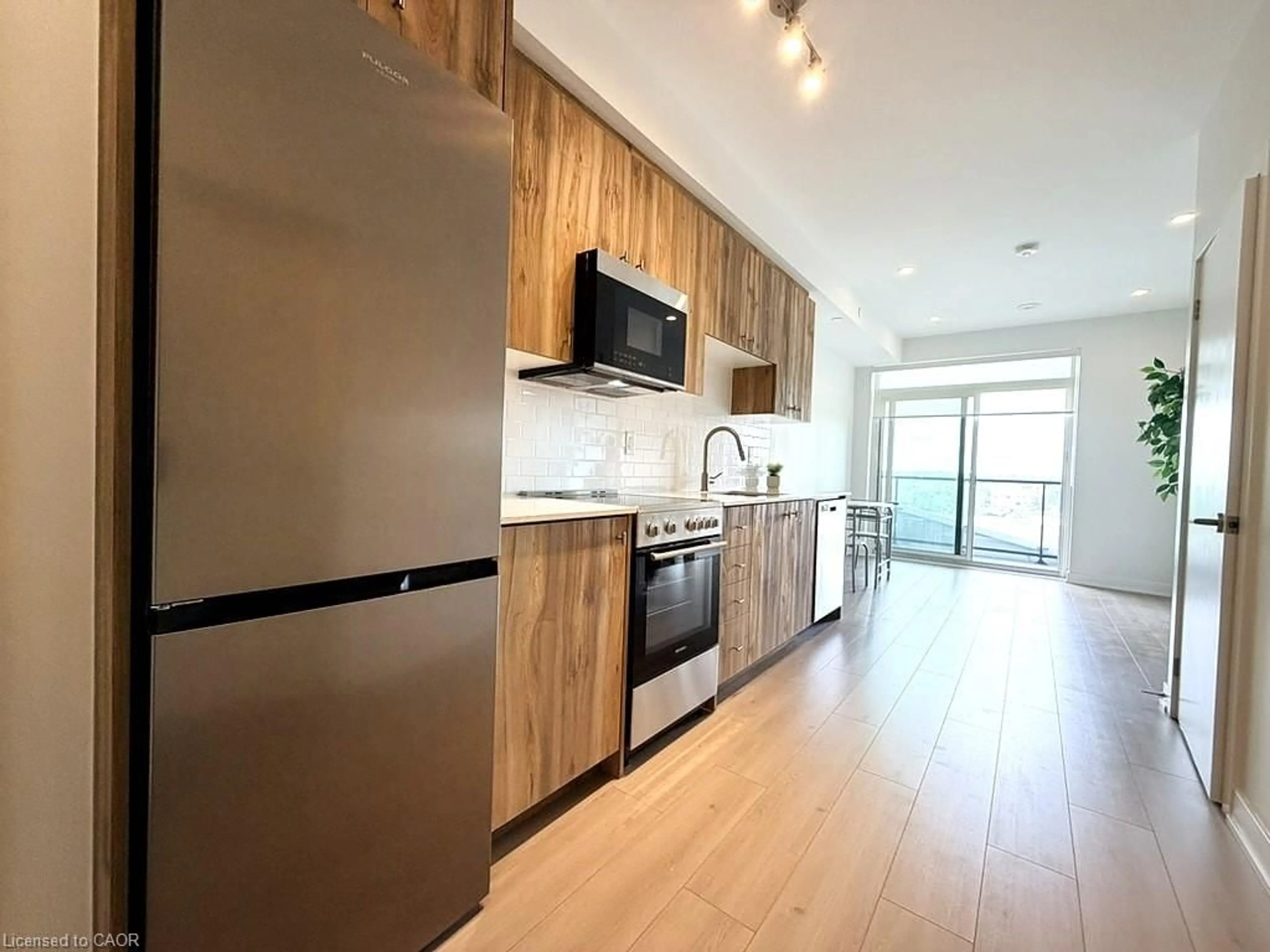Standard kitchen, wood/laminate floor for 25 Wellington St #705, Kitchener Ontario N2G 0G5