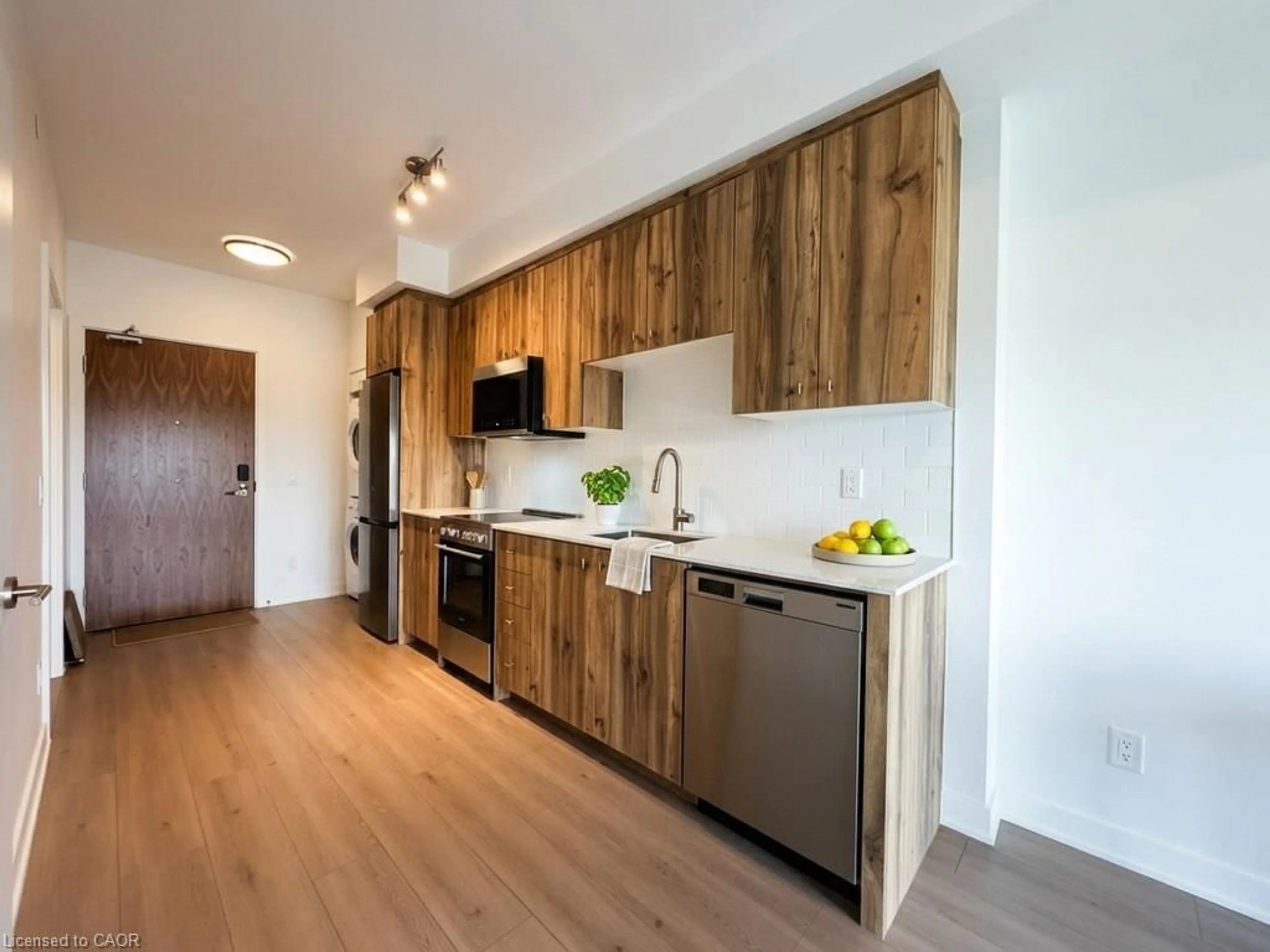 Standard kitchen, wood/laminate floor for 25 Wellington St #705, Kitchener Ontario N2G 0G5