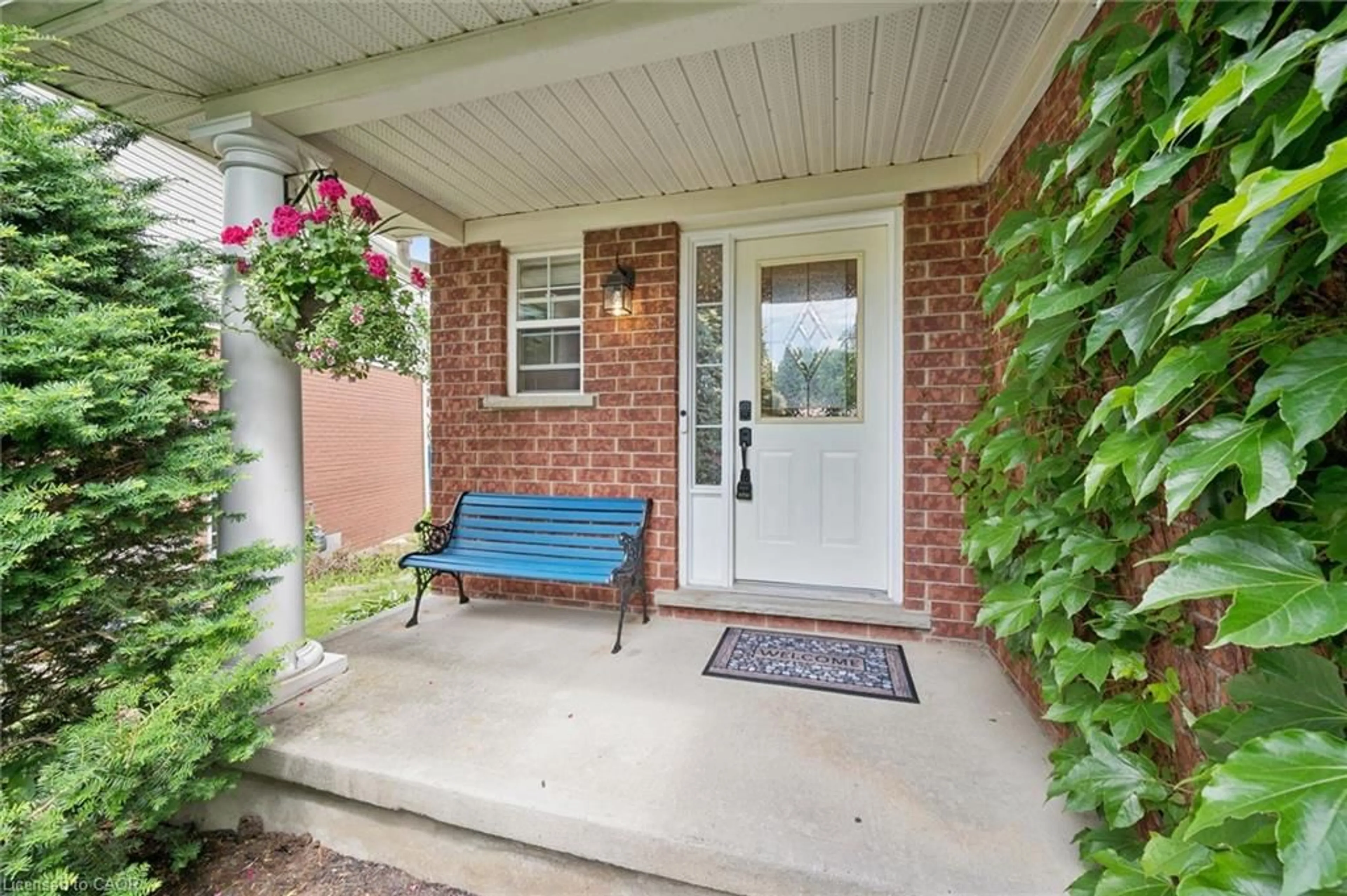 Indoor entryway for 183 Dalecroft Pl, Waterloo Ontario N2T 2T1
