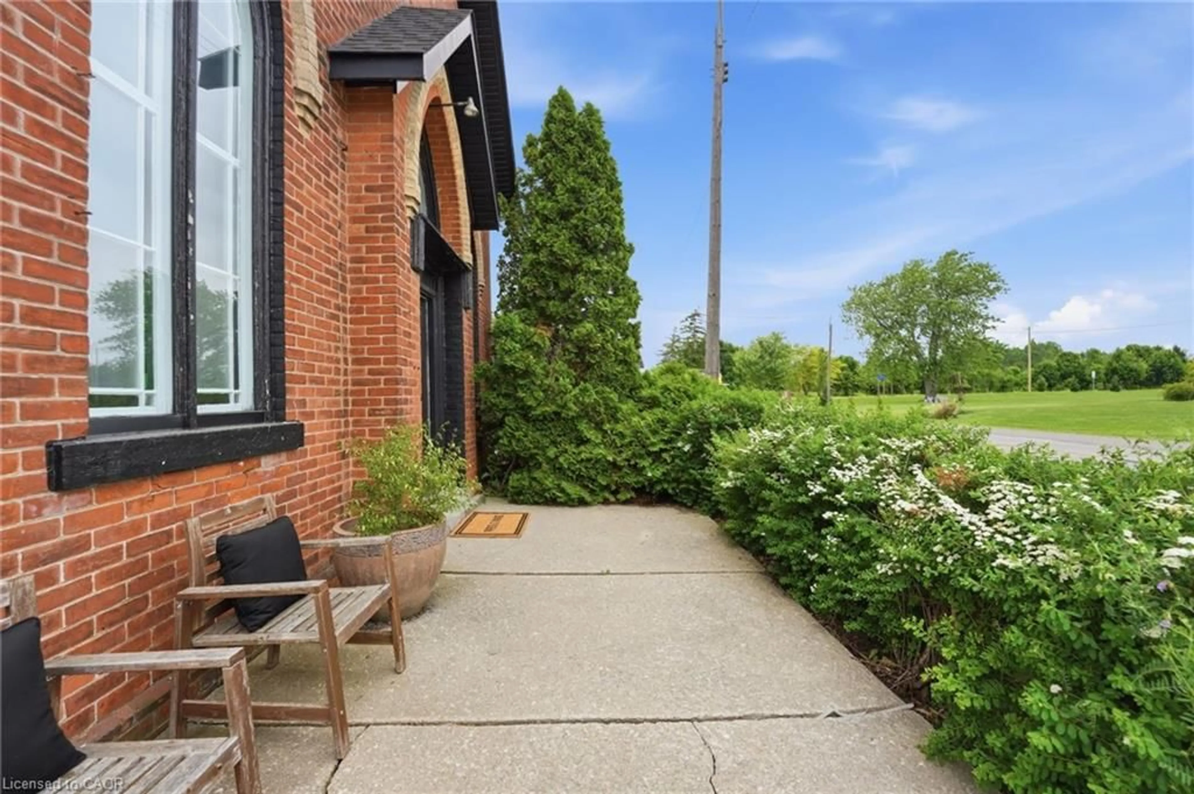Patio, street for 859 Haldibrook Rd, Caledonia Ontario N3W 1N4