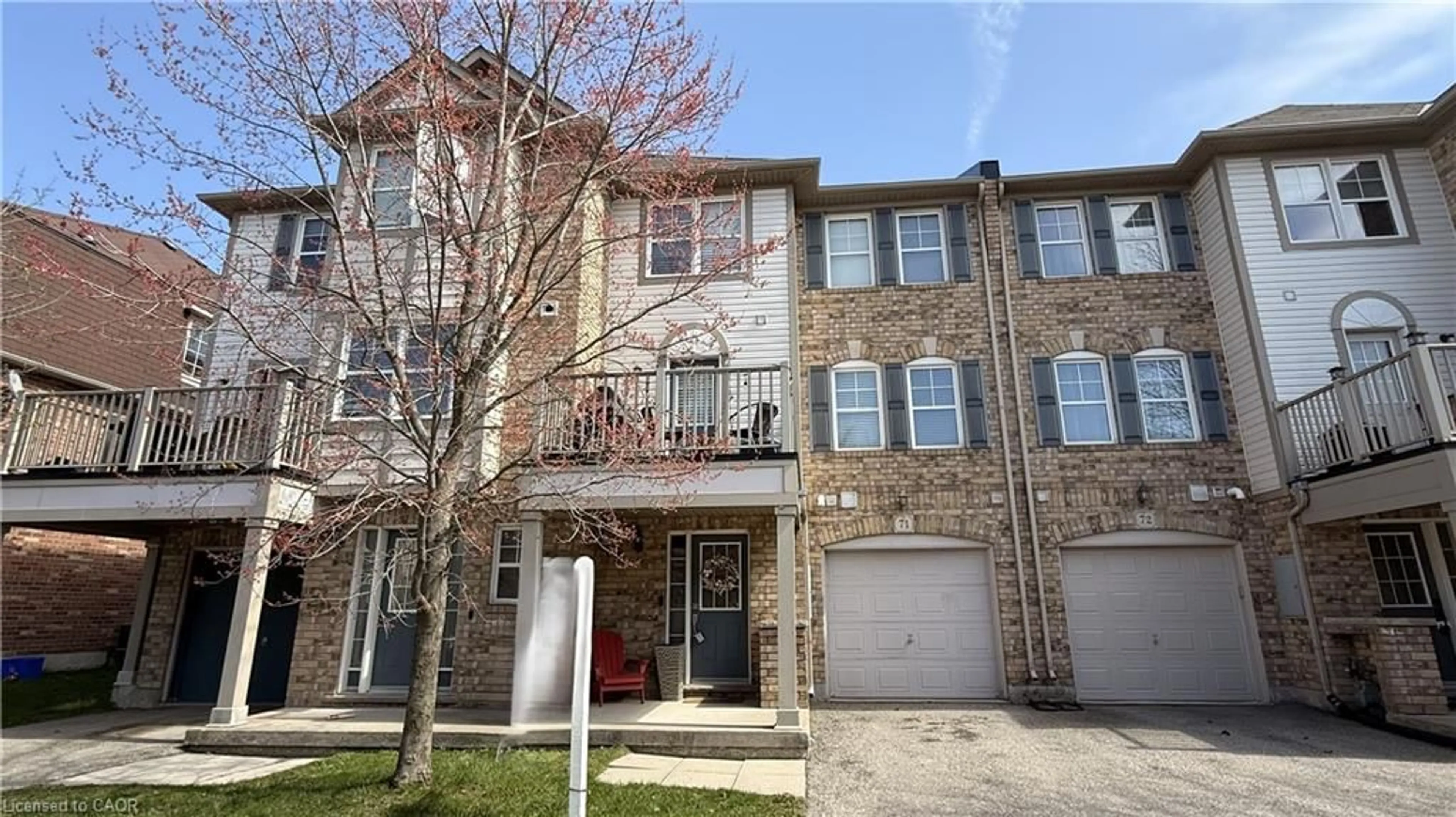 A pic from outside/outdoor area/front of a property/back of a property/a pic from drone, street for 71 Garth Massey Dr #71, Cambridge Ontario N1T 2G8