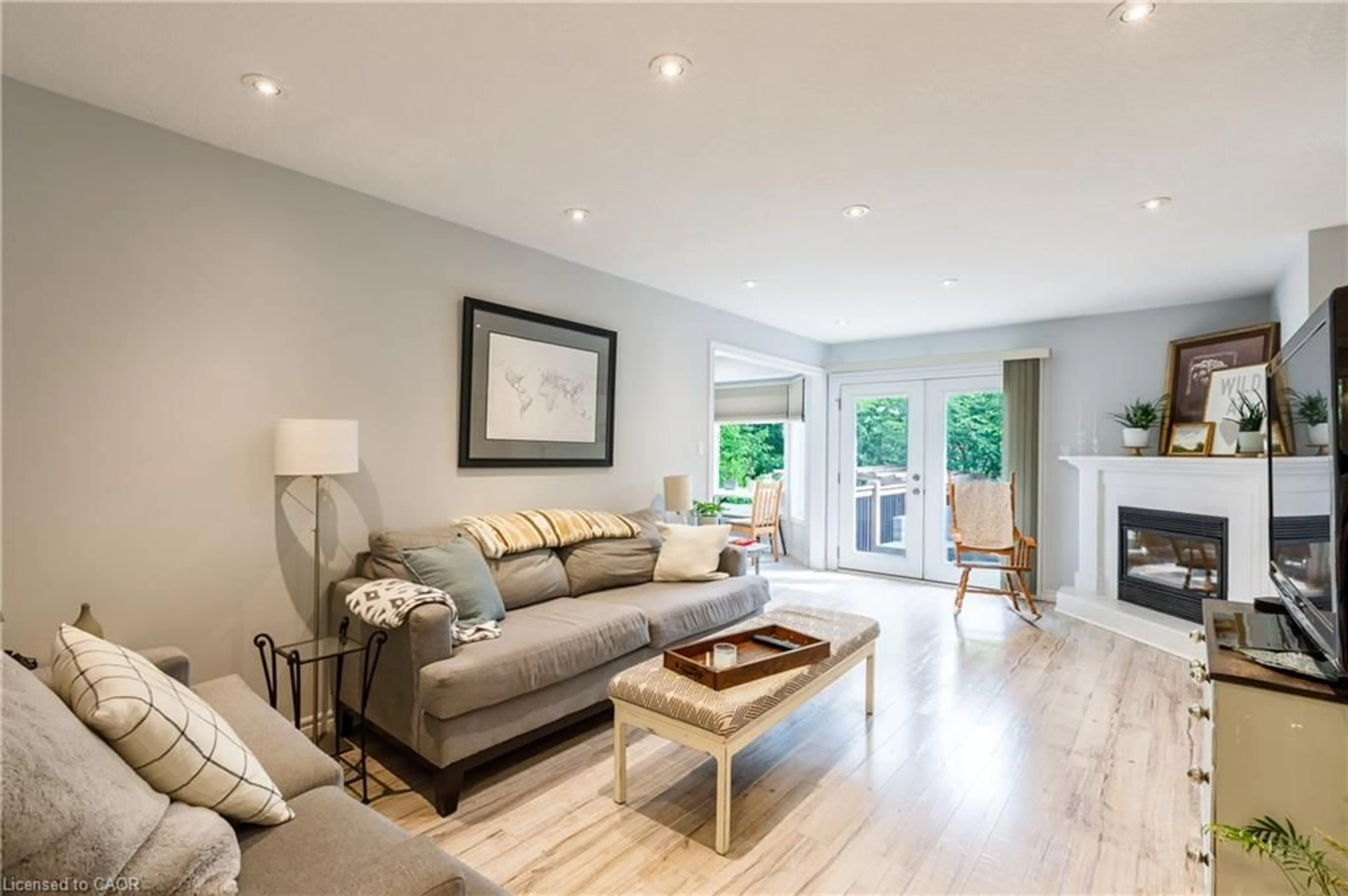 Living room with furniture, unknown for 907 Doon Village Rd, Kitchener Ontario N2P 1A1
