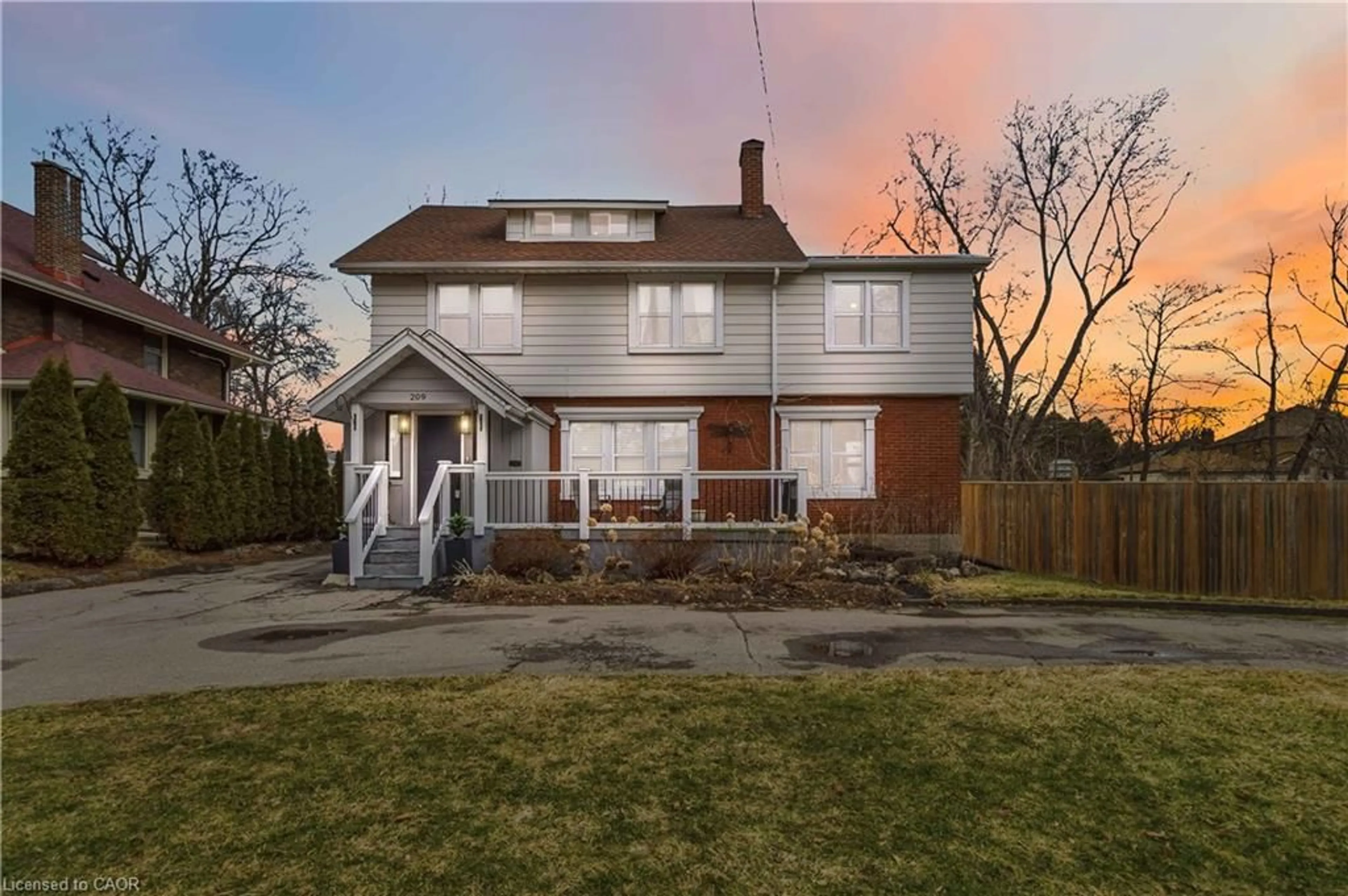 Unknown for 209 Grand River St, Paris Ontario N3L 2N4