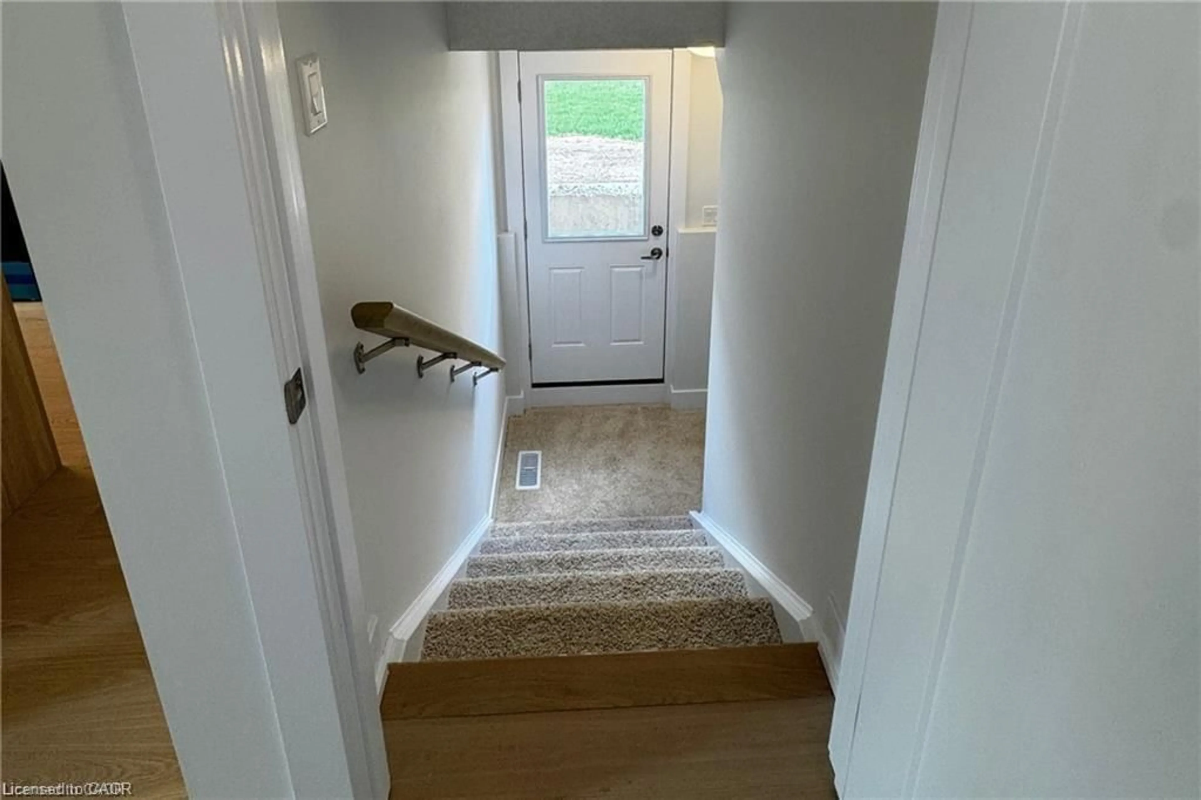 Indoor entryway for 123 Maple St, Drayton Ontario N0G 1P0