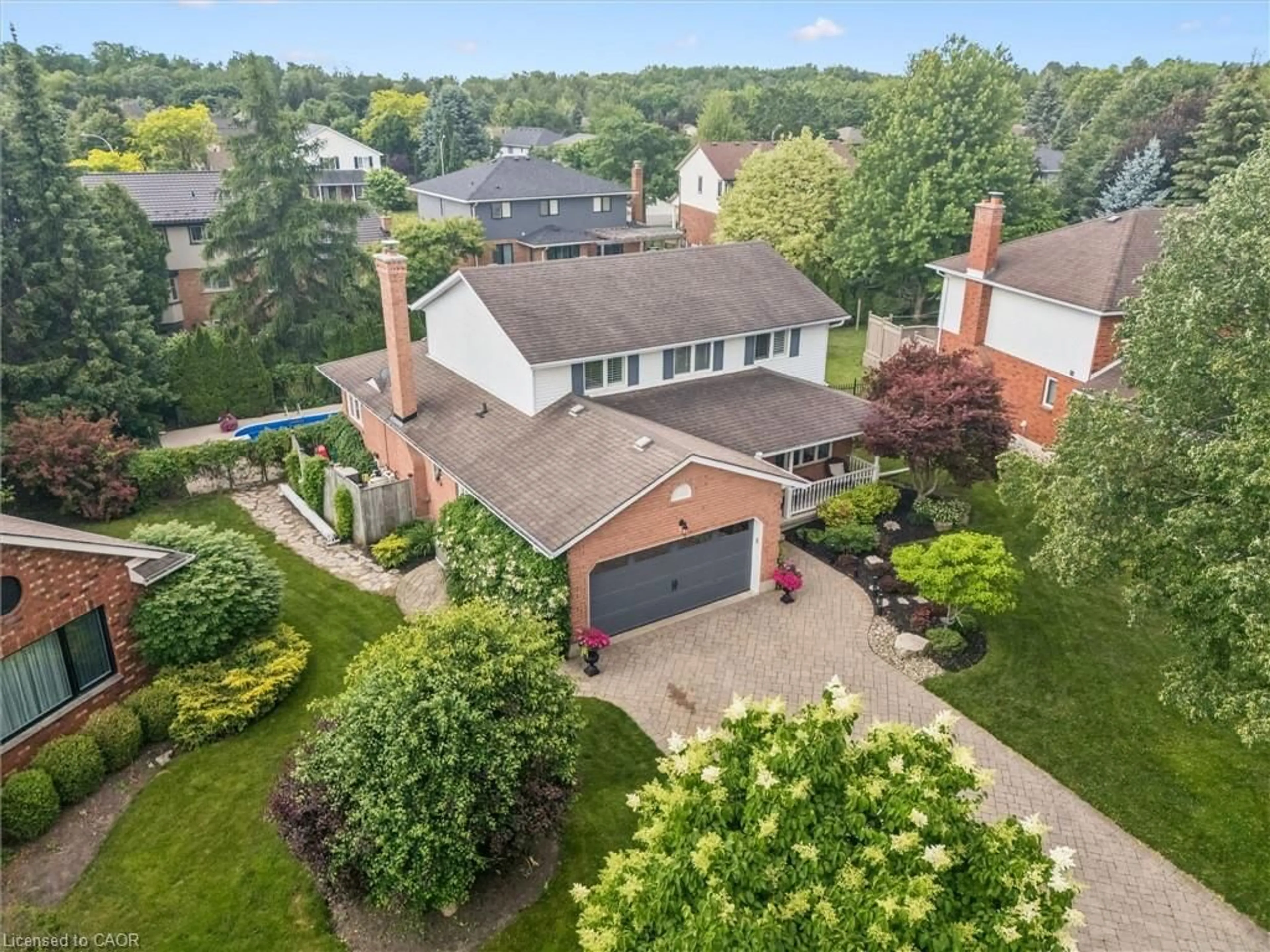 A pic from outside/outdoor area/front of a property/back of a property/a pic from drone, street for 18 Dunnington Crt, Kitchener Ontario N2A 3M5