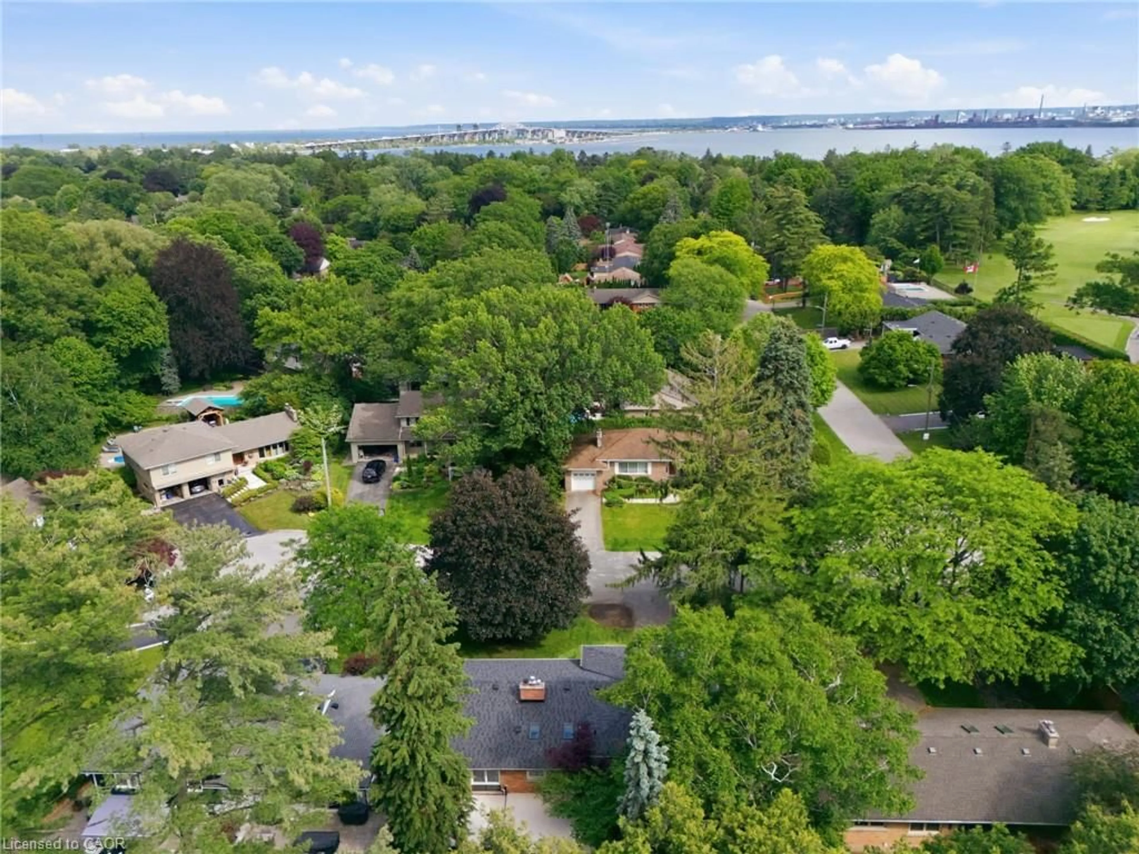 A pic from outside/outdoor area/front of a property/back of a property/a pic from drone, water/lake/river/ocean view for 571 Leonard Crt, Burlington Ontario L7T 2P4