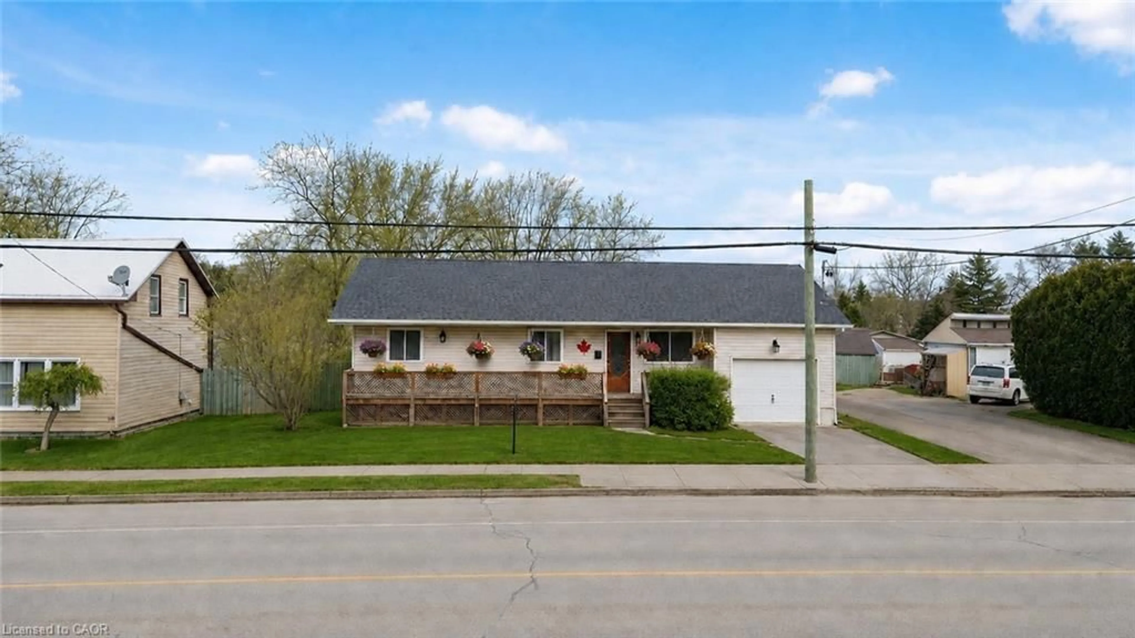 A pic from outside/outdoor area/front of a property/back of a property/a pic from drone, street for 12 Main St, Selkirk Ontario N0A 1P0