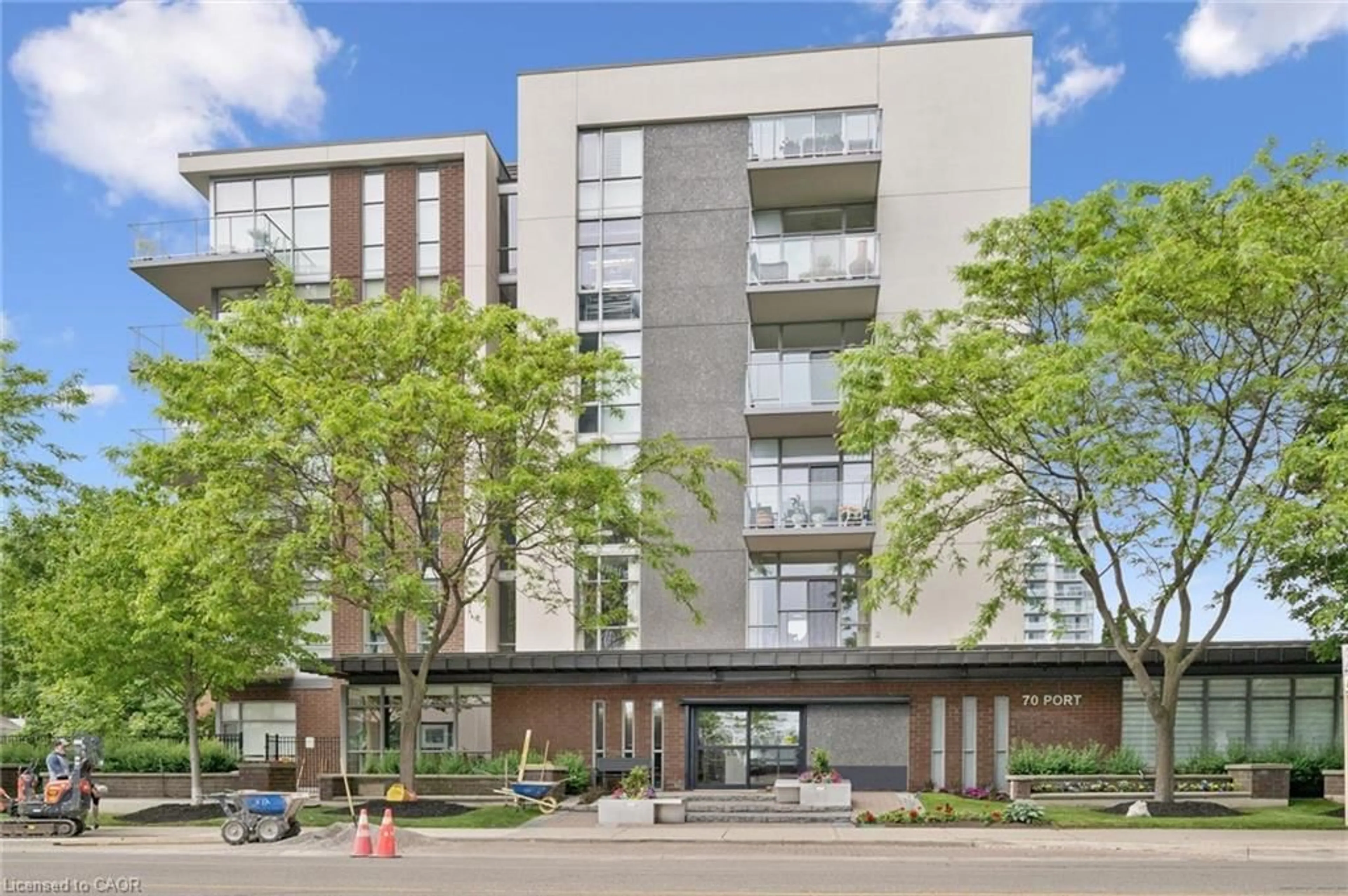 Patio, building for 70 Port St, Mississauga Ontario L5G 4V8