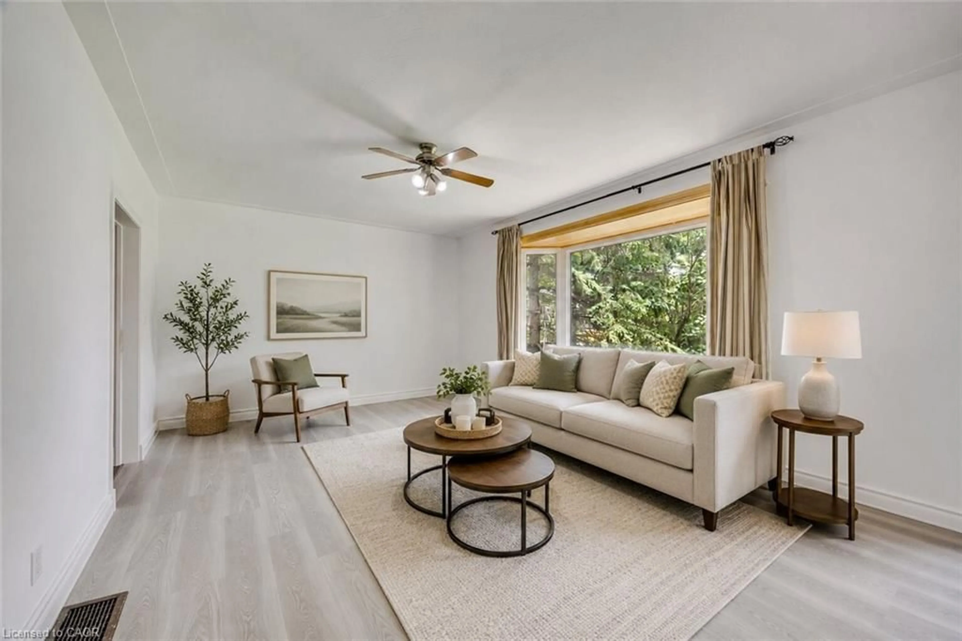 Living room with furniture, unknown for 5371 Dundas St, Burlington Ontario L7R 3X4