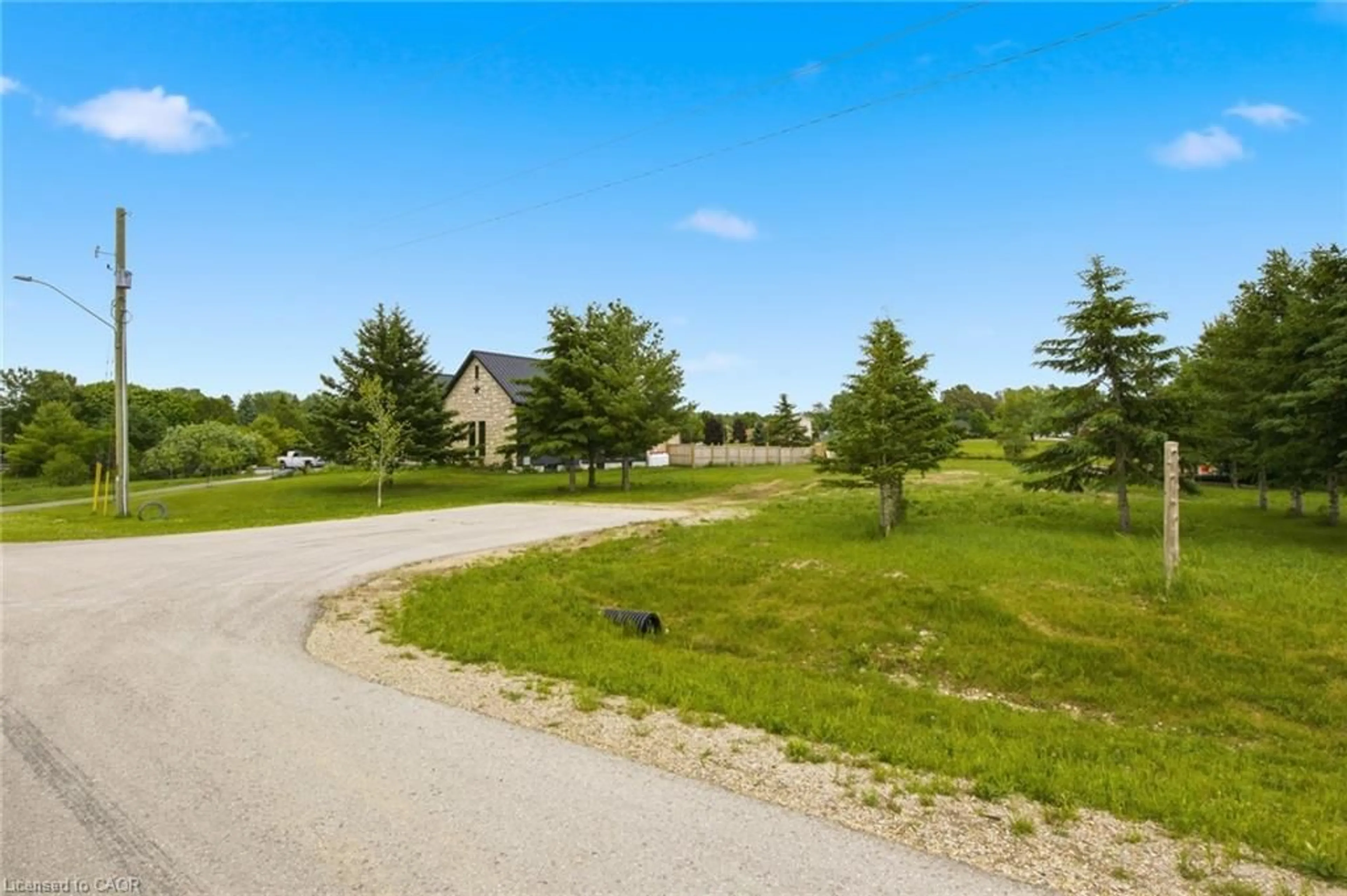 A pic from outside/outdoor area/front of a property/back of a property/a pic from drone, unknown for 1022 Currie St, Wroxeter Ontario N0G 2X0