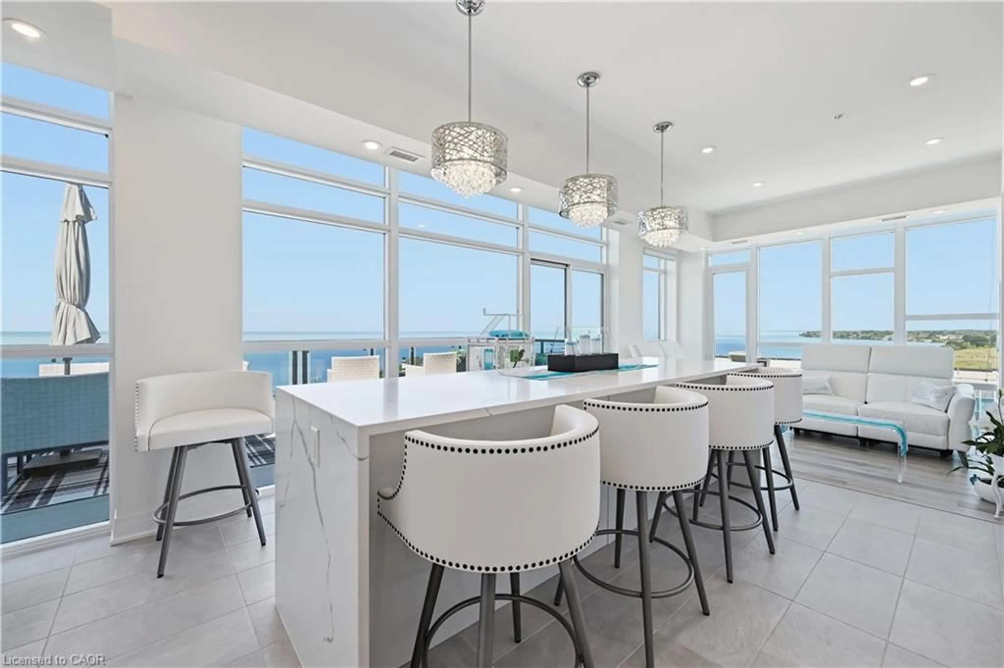 Open concept kitchen, ceramic/tile floor for 16 Concord Pl #808, Grimsby Ontario L3M 0J1