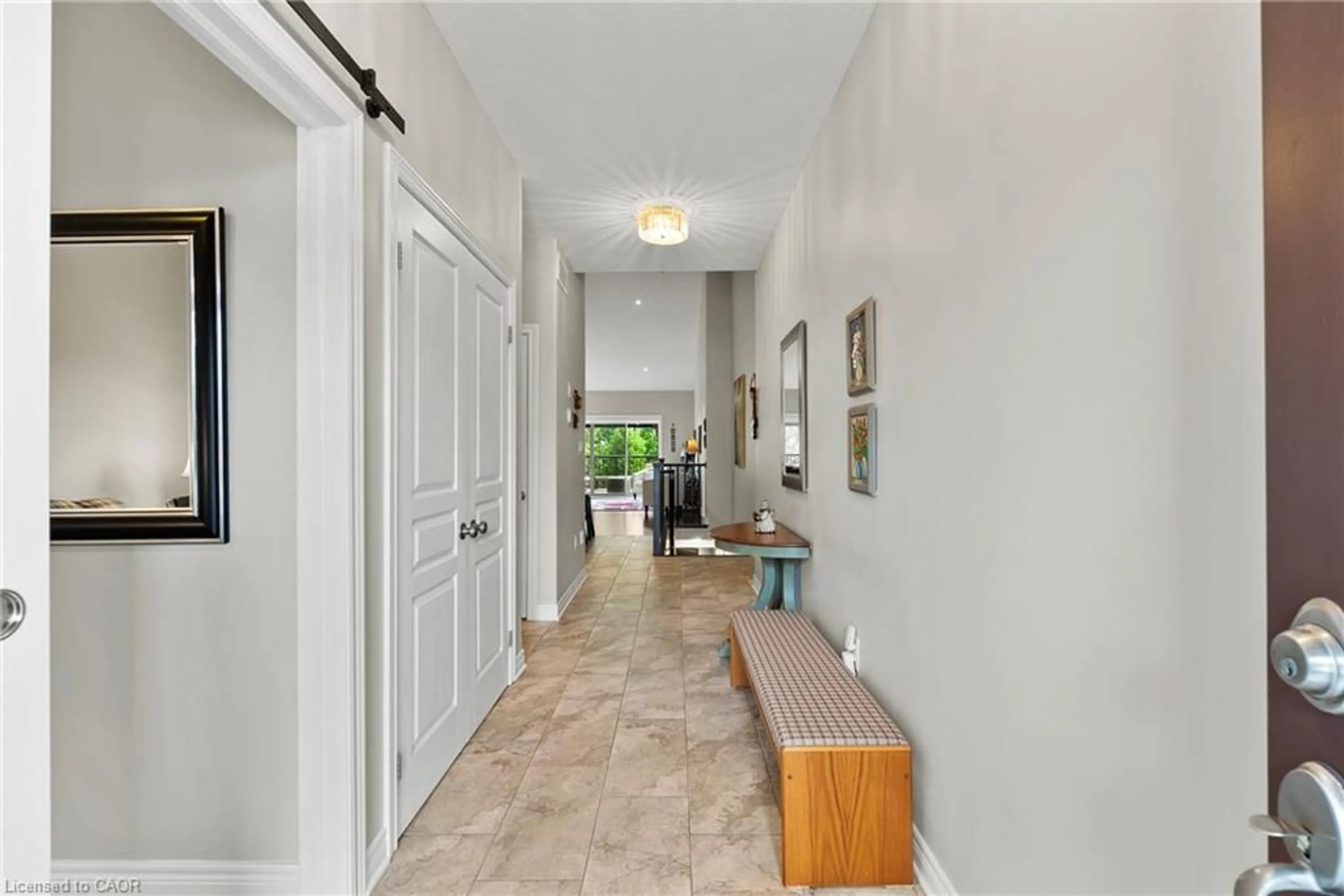 Indoor entryway for 9440 Eagle Ridge Dr #35, Niagara Falls Ontario L2H 0G6