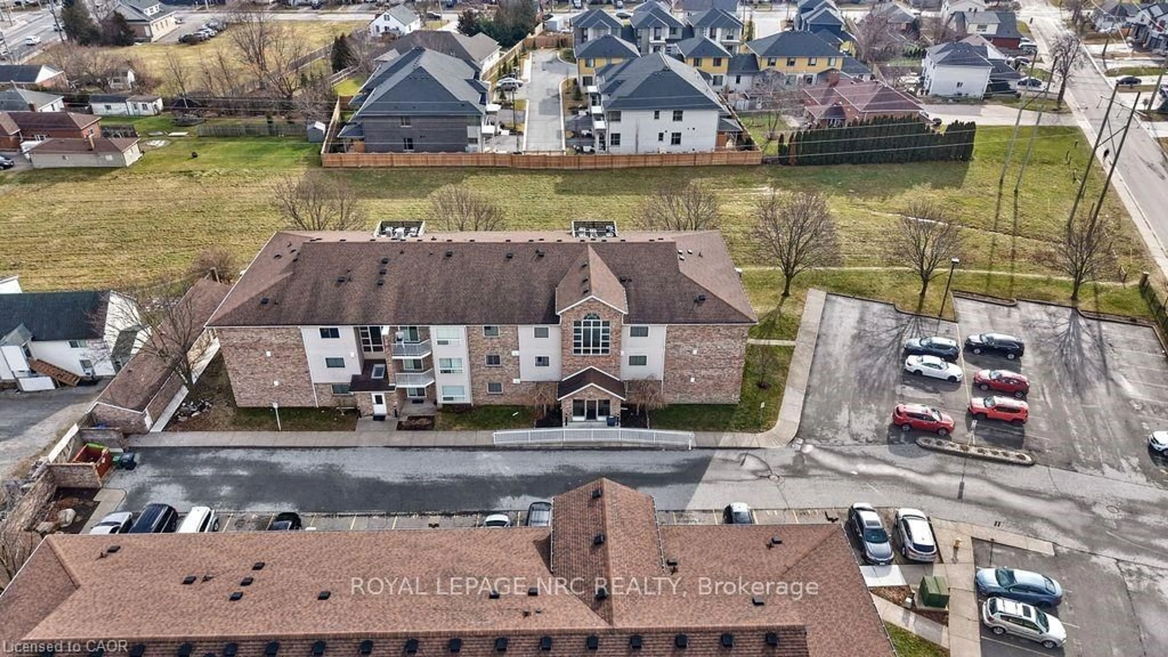 A pic from outside/outdoor area/front of a property/back of a property/a pic from drone, unknown for 1061 Vansickle Rd #303B, St. Catharines Ontario L2M 2X4