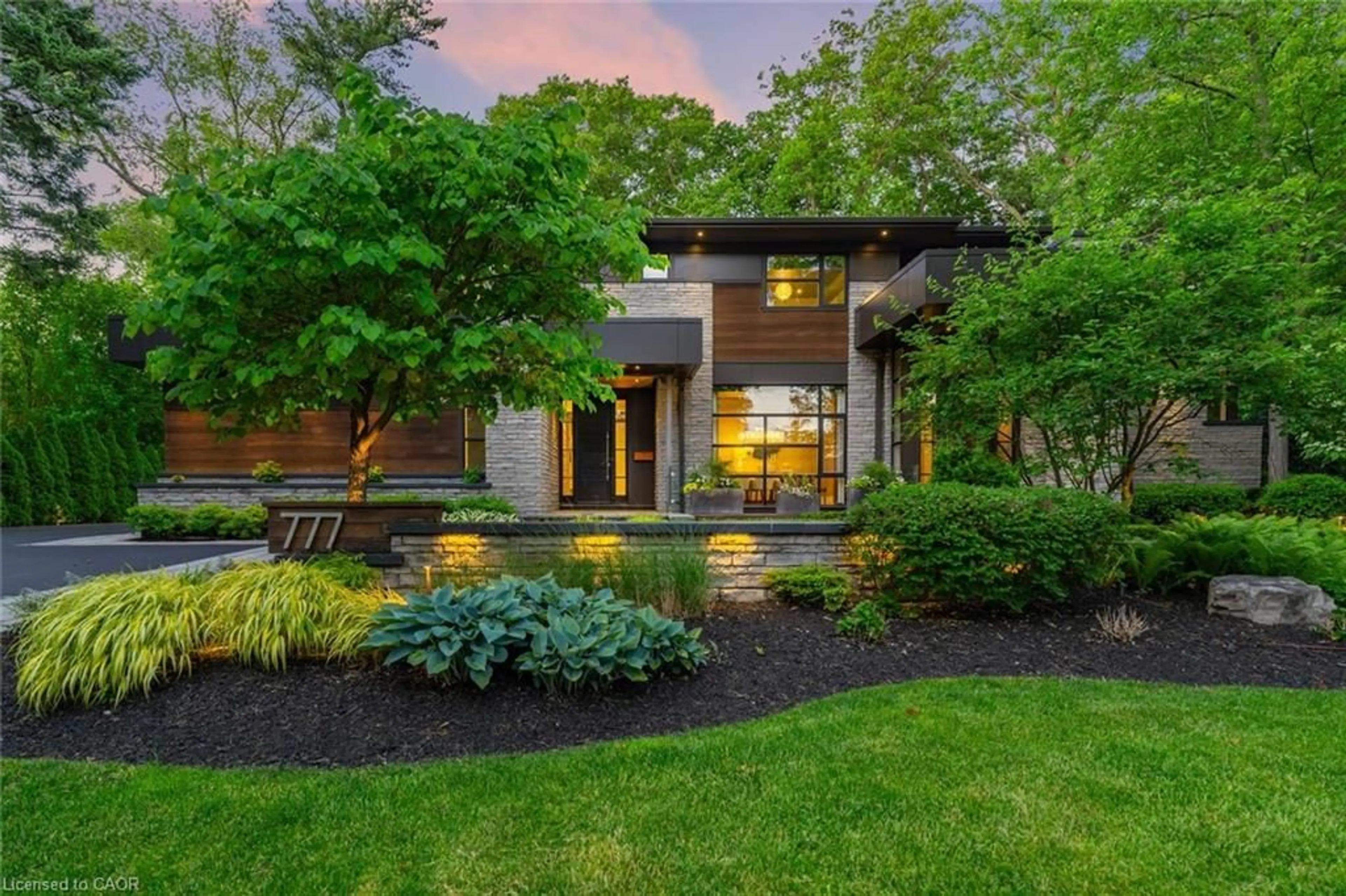 Home with brick exterior material, street for 777 Shadeland Ave, Burlington Ontario L7T 2M2