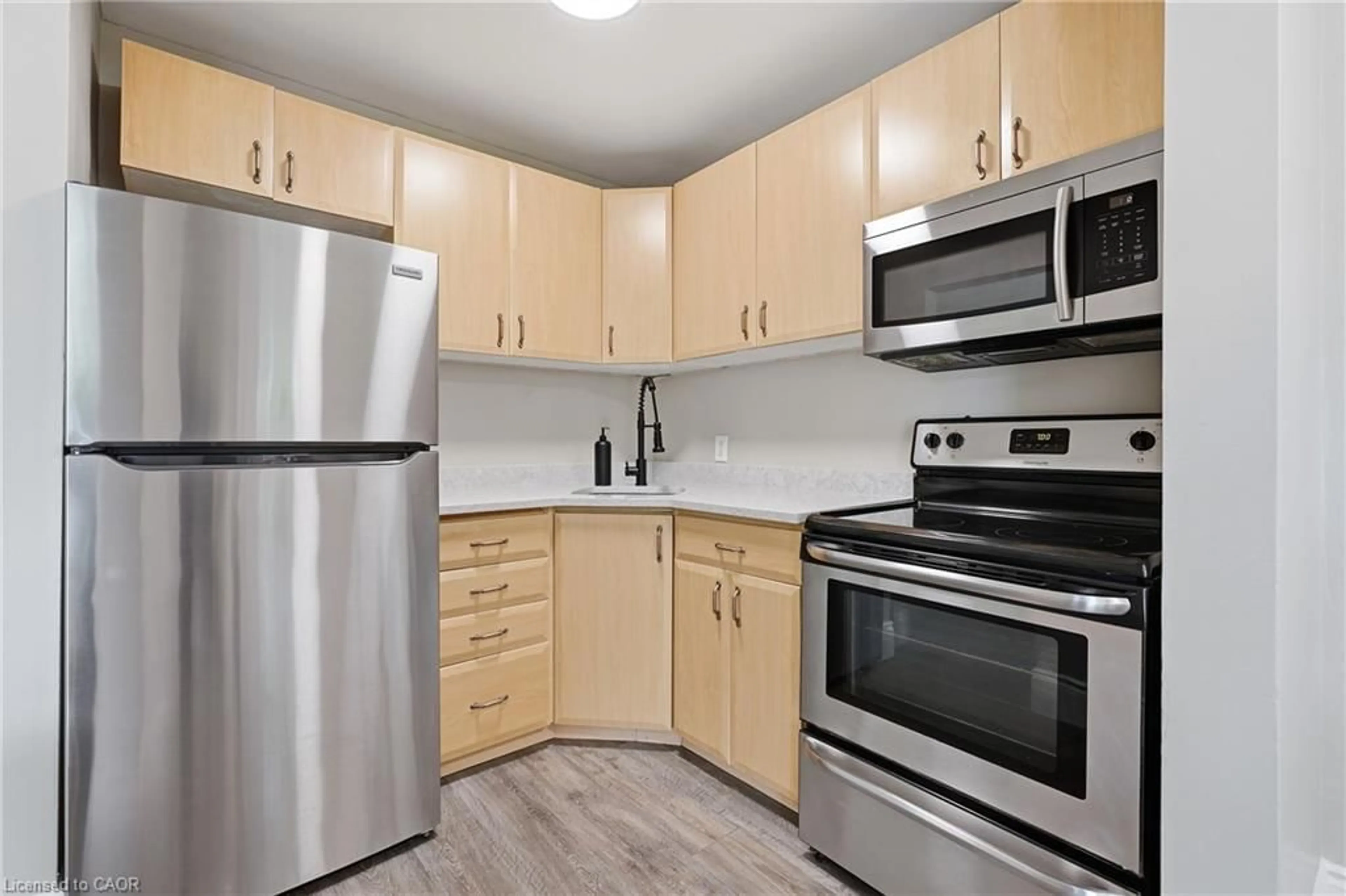Standard kitchen, unknown for 48 Windom Rd #I, Kitchener Ontario N2A 2P4