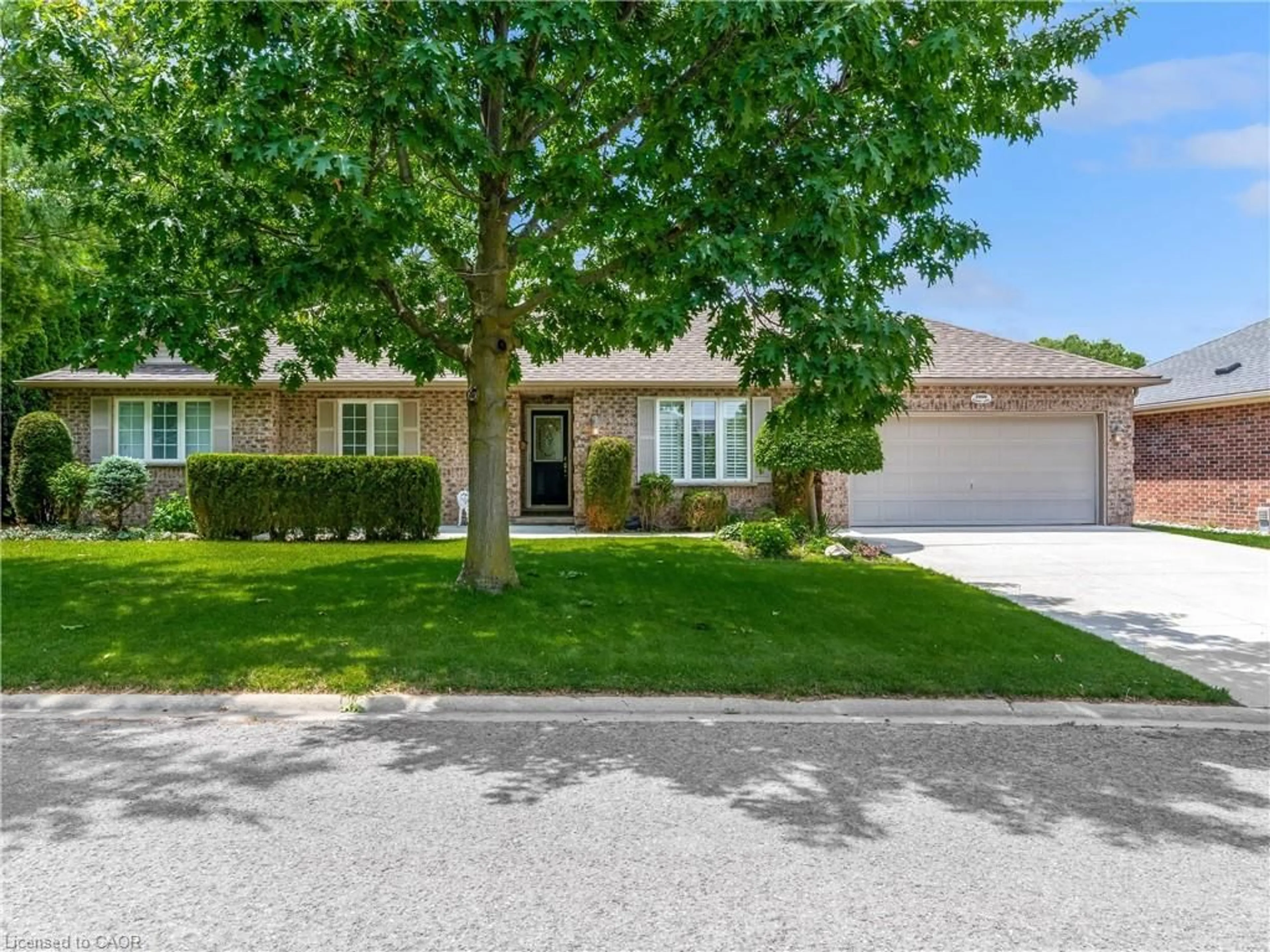 Home with vinyl exterior material, street for 3900 Sunset Lane, Vineland Ontario L0R 2C0