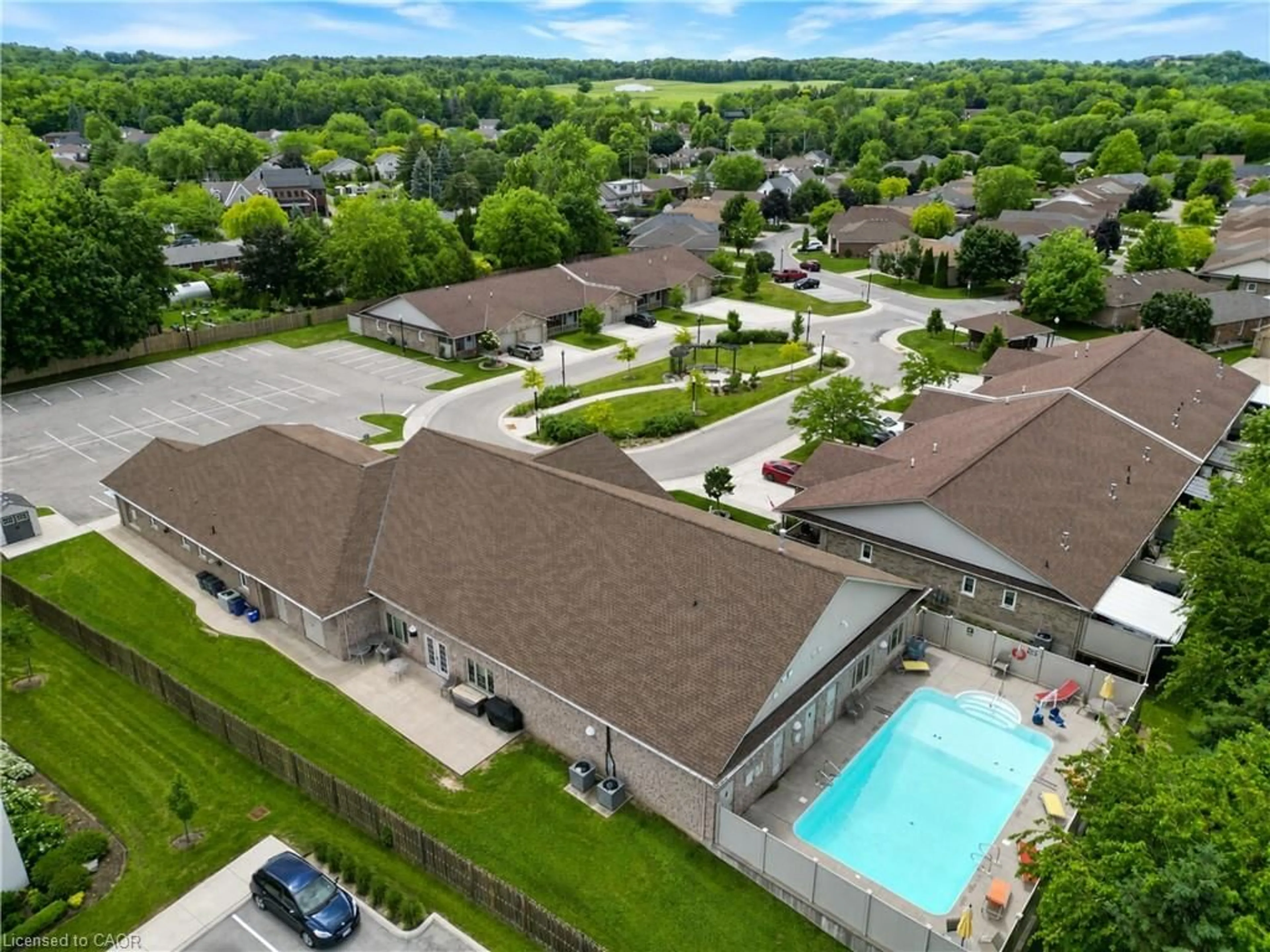 A pic from outside/outdoor area/front of a property/back of a property/a pic from drone, unknown for 3900 Sunset Lane, Vineland Ontario L0R 2C0