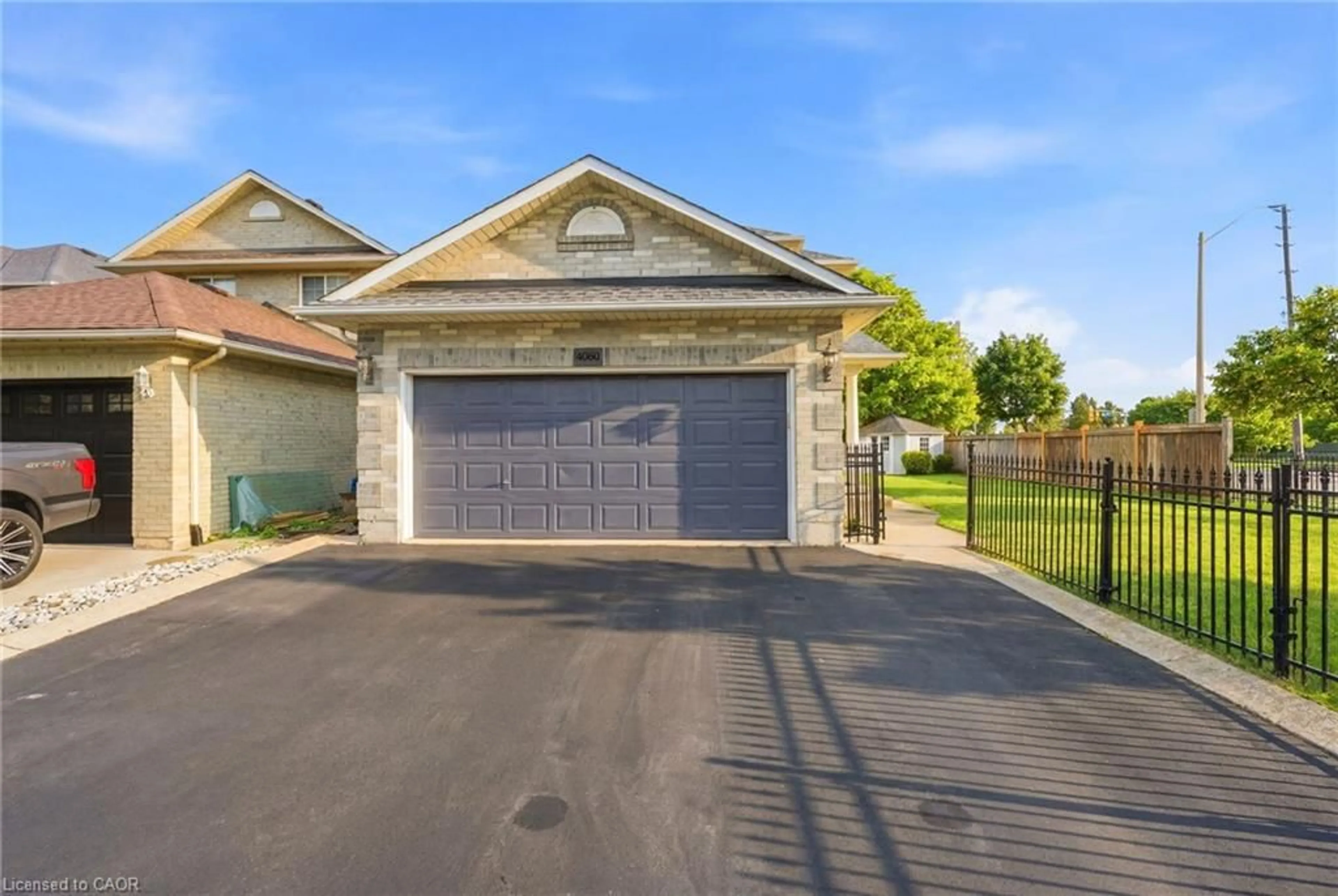 Indoor garage for 4000 Jarvis Cres, Burlington Ontario L7M 4K1