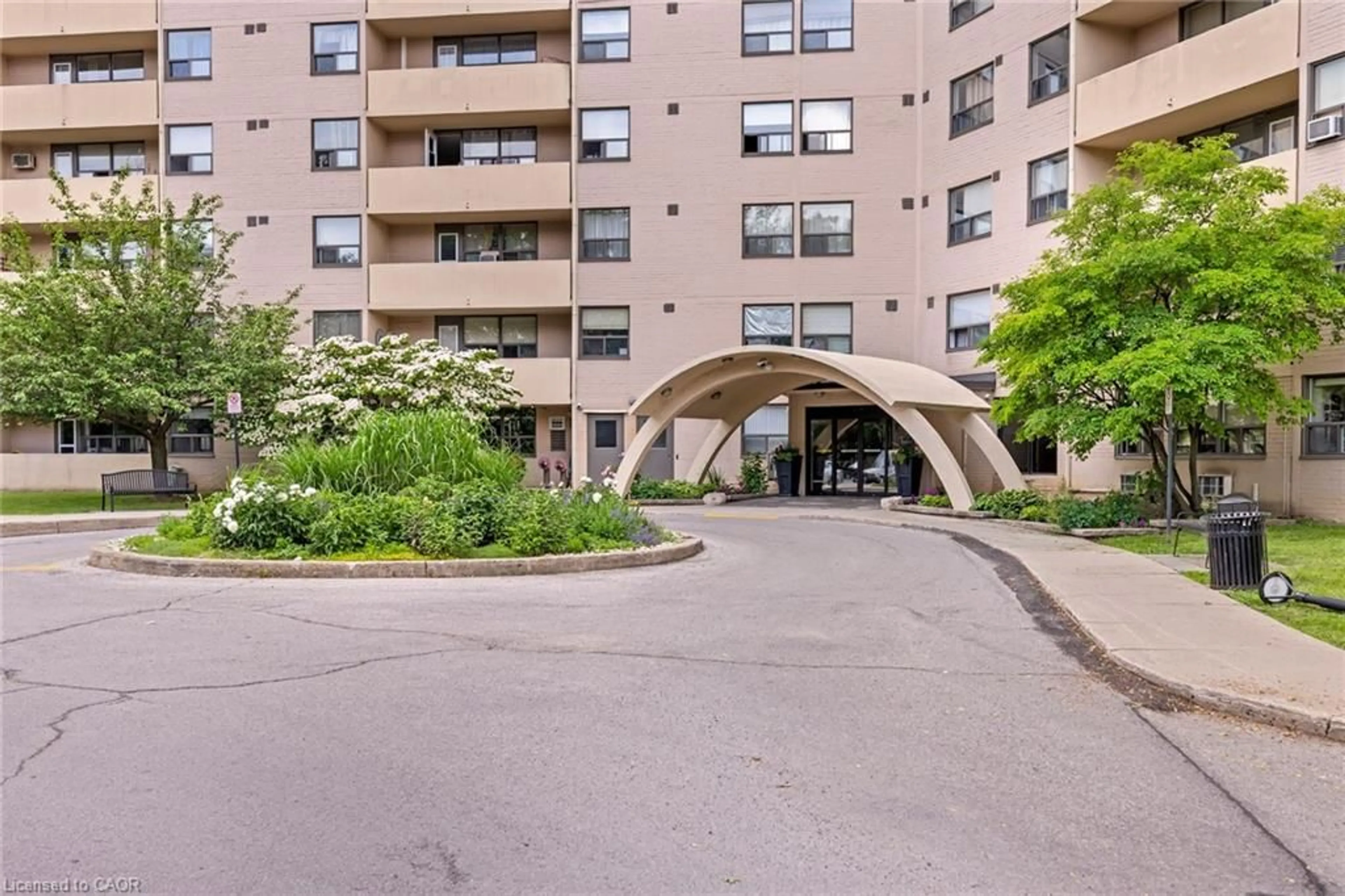 Unknown for 700 Dynes Rd #414, Burlington Ontario L7N 3M2