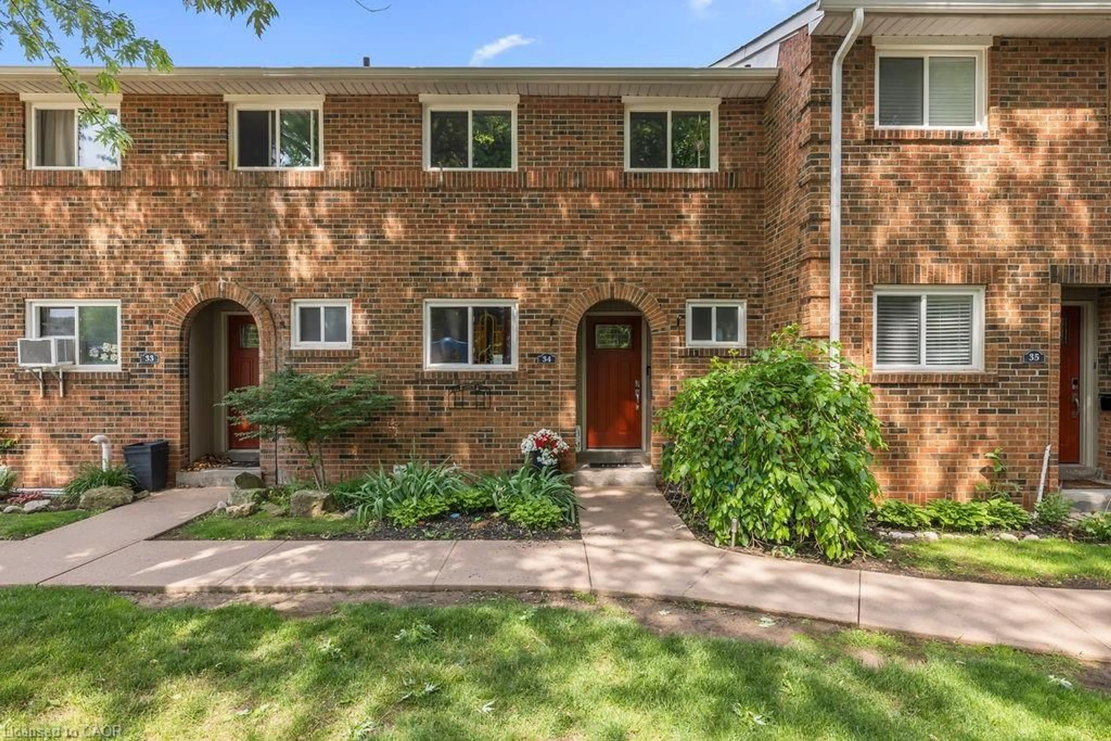 Home with brick exterior material, street for 125 Livingston Ave #34, Grimsby Ontario L3M 4S5