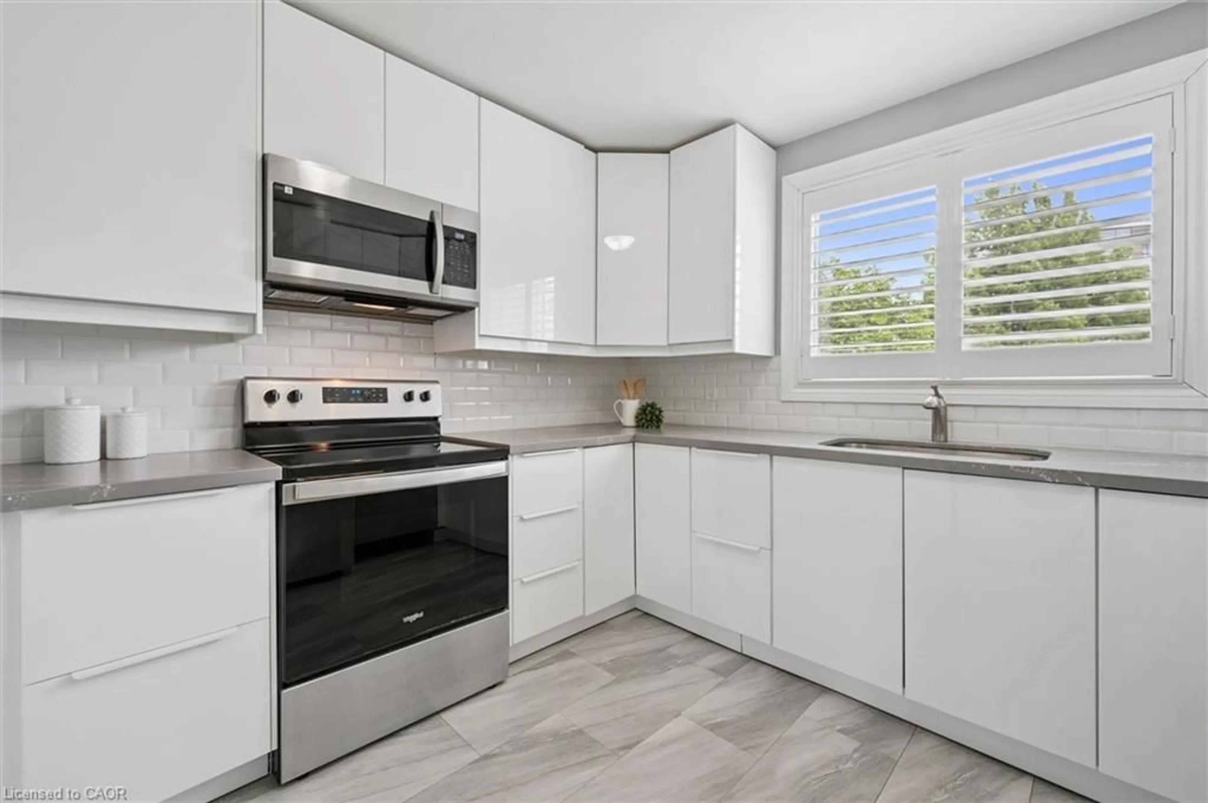 Standard kitchen, ceramic/tile floor for 60 Elmsdale Dr #25, Kitchener Ontario N2E 2G4