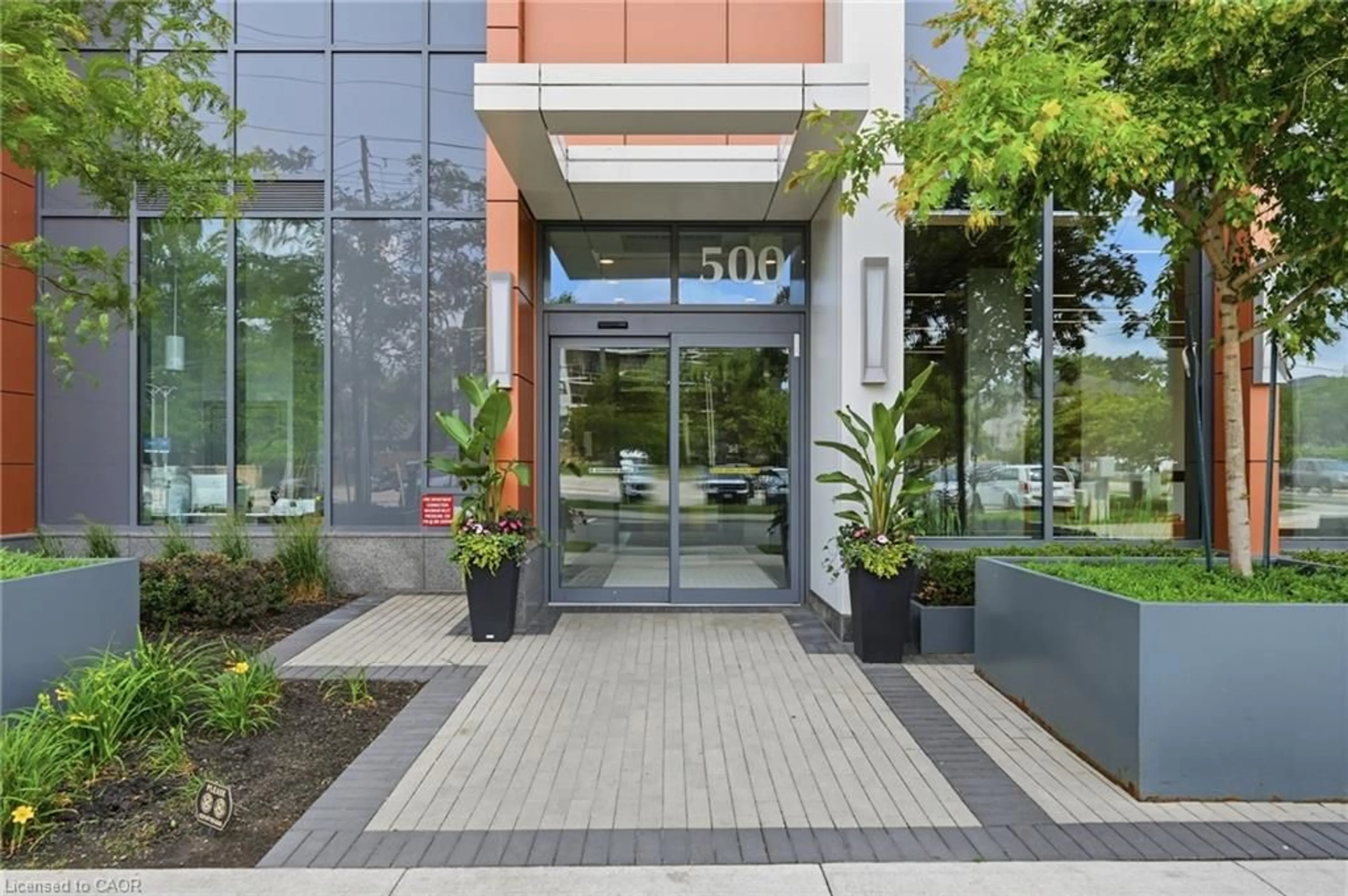 Indoor foyer for 500 Brock Ave #909, Halton Ontario L7S 0A5