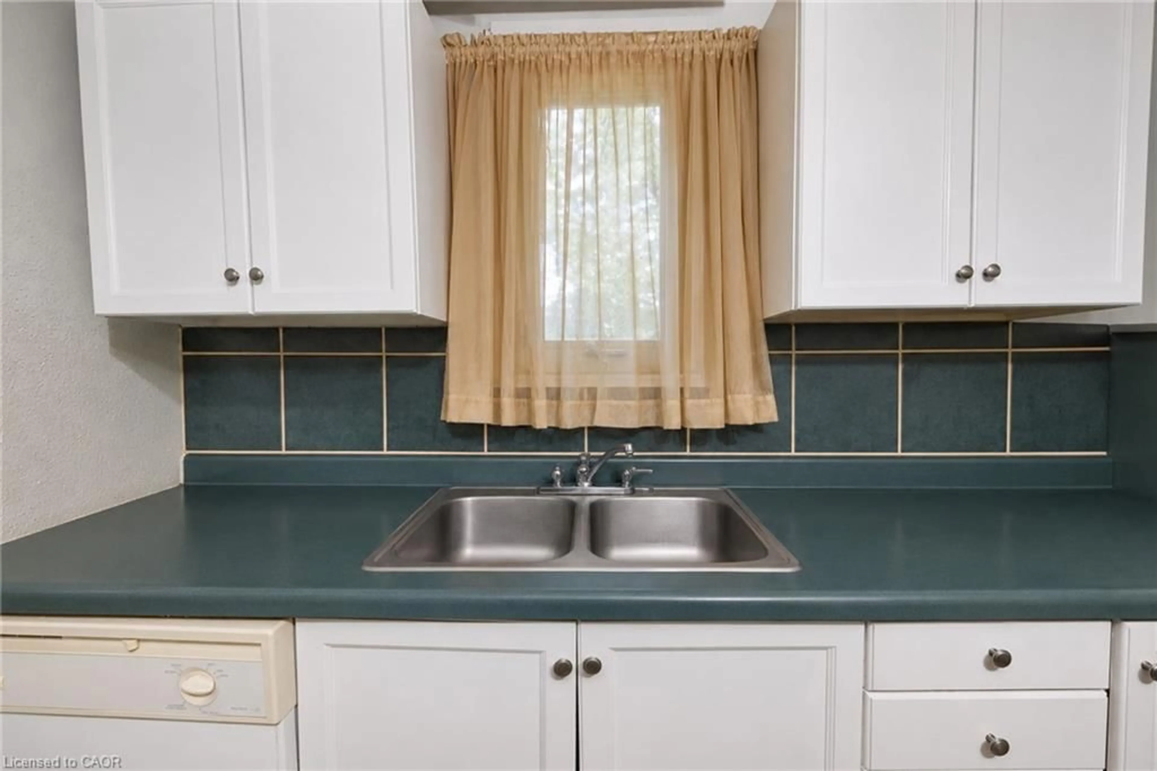 Standard kitchen, ceramic/tile floor for 236 Marlborough St, Brantford Ontario N3S 4T3