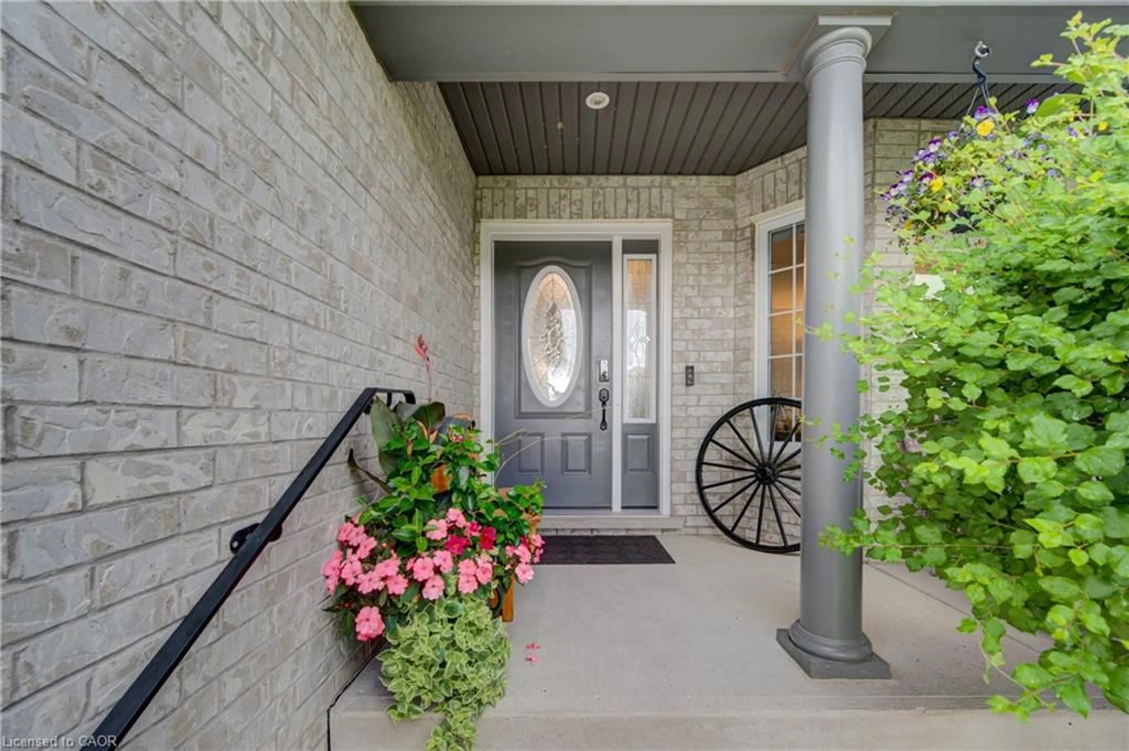 Indoor entryway for 32 Applewood St, Plattsville Ontario N0J 1S0