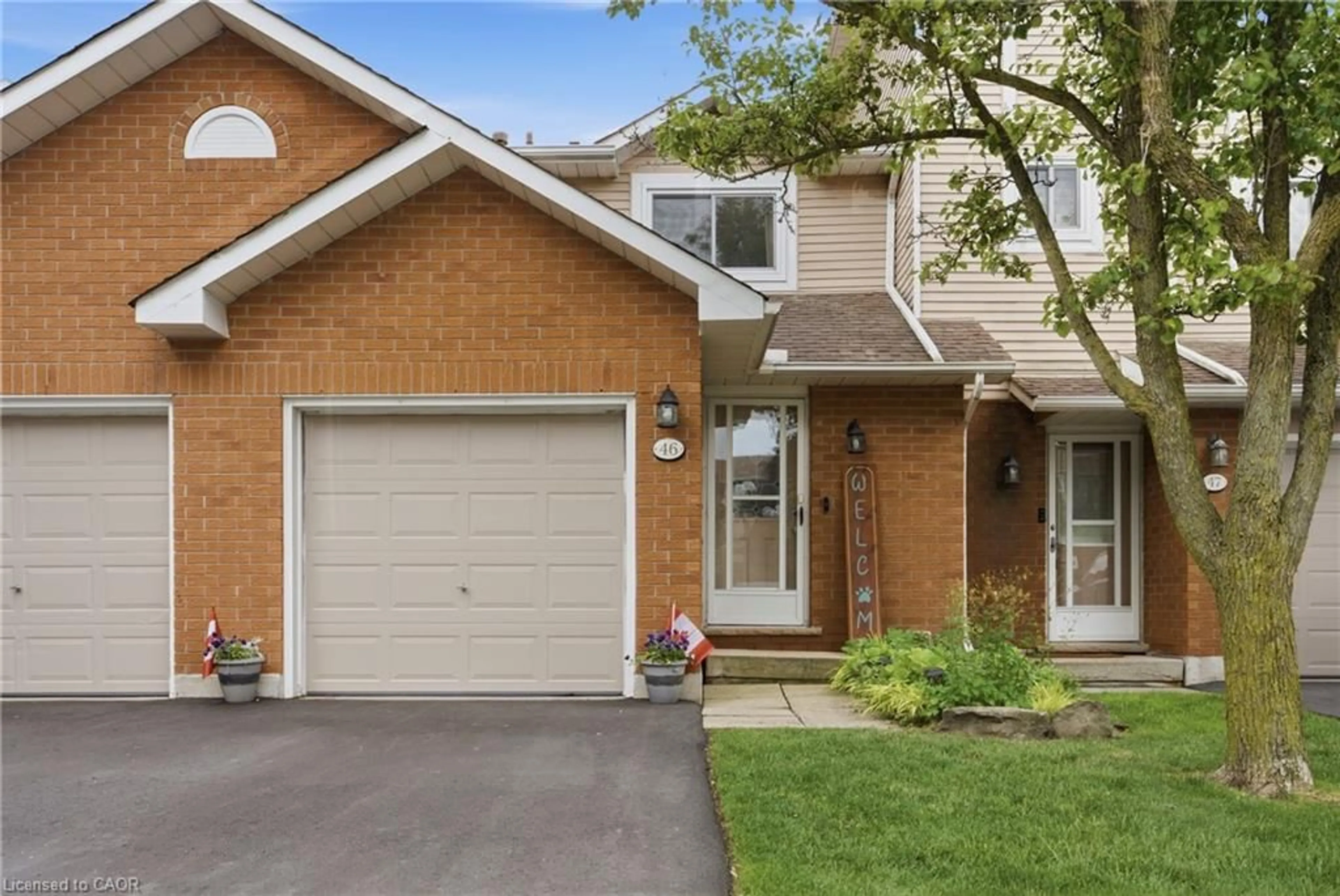 Home with brick exterior material, street for 386 Highland Rd #46, Stoney Creek Ontario L8J 3P9