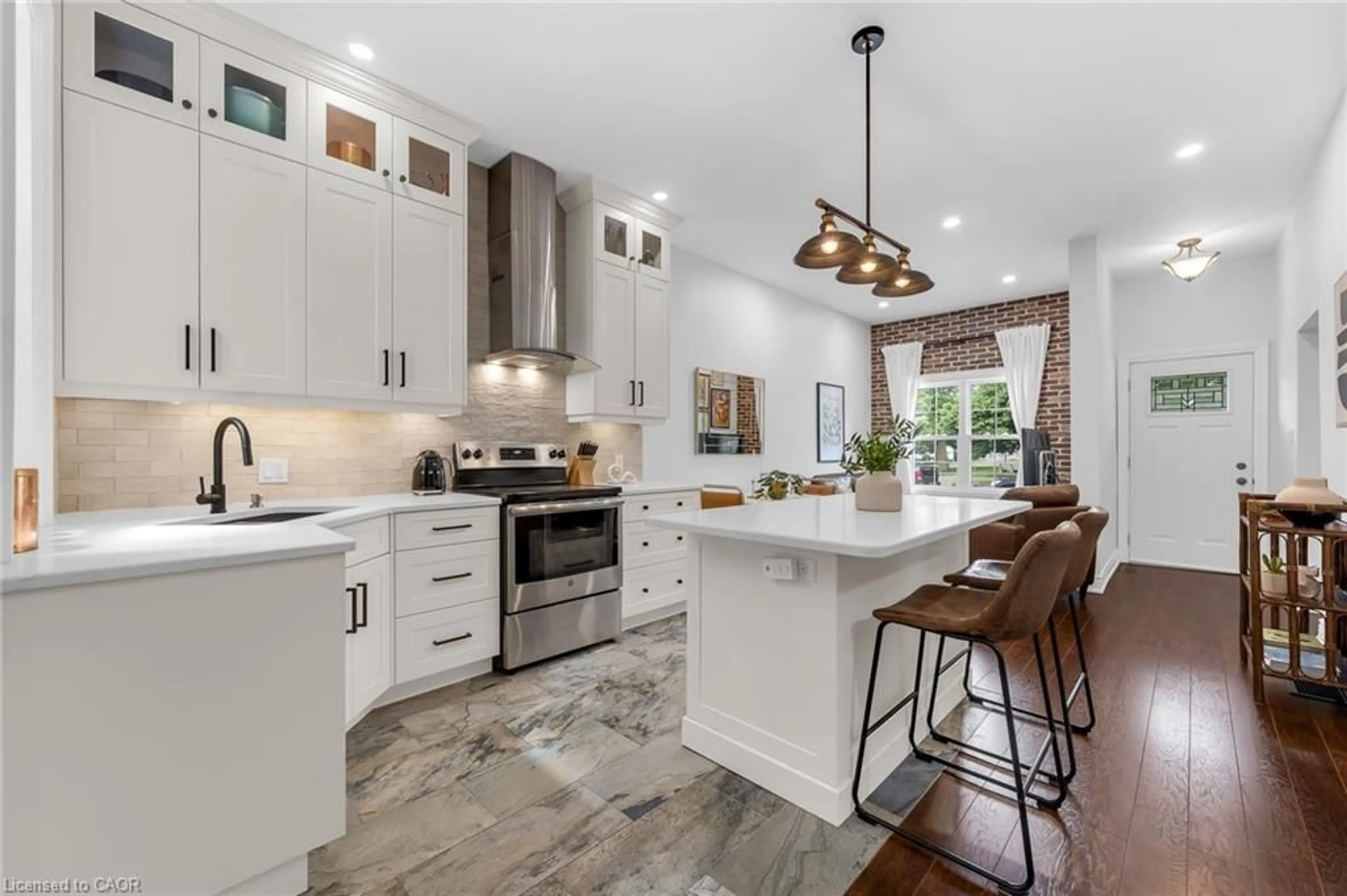 Open concept kitchen, ceramic/tile floor for 7 Richmond St, Hamilton Ontario L8P 4J3