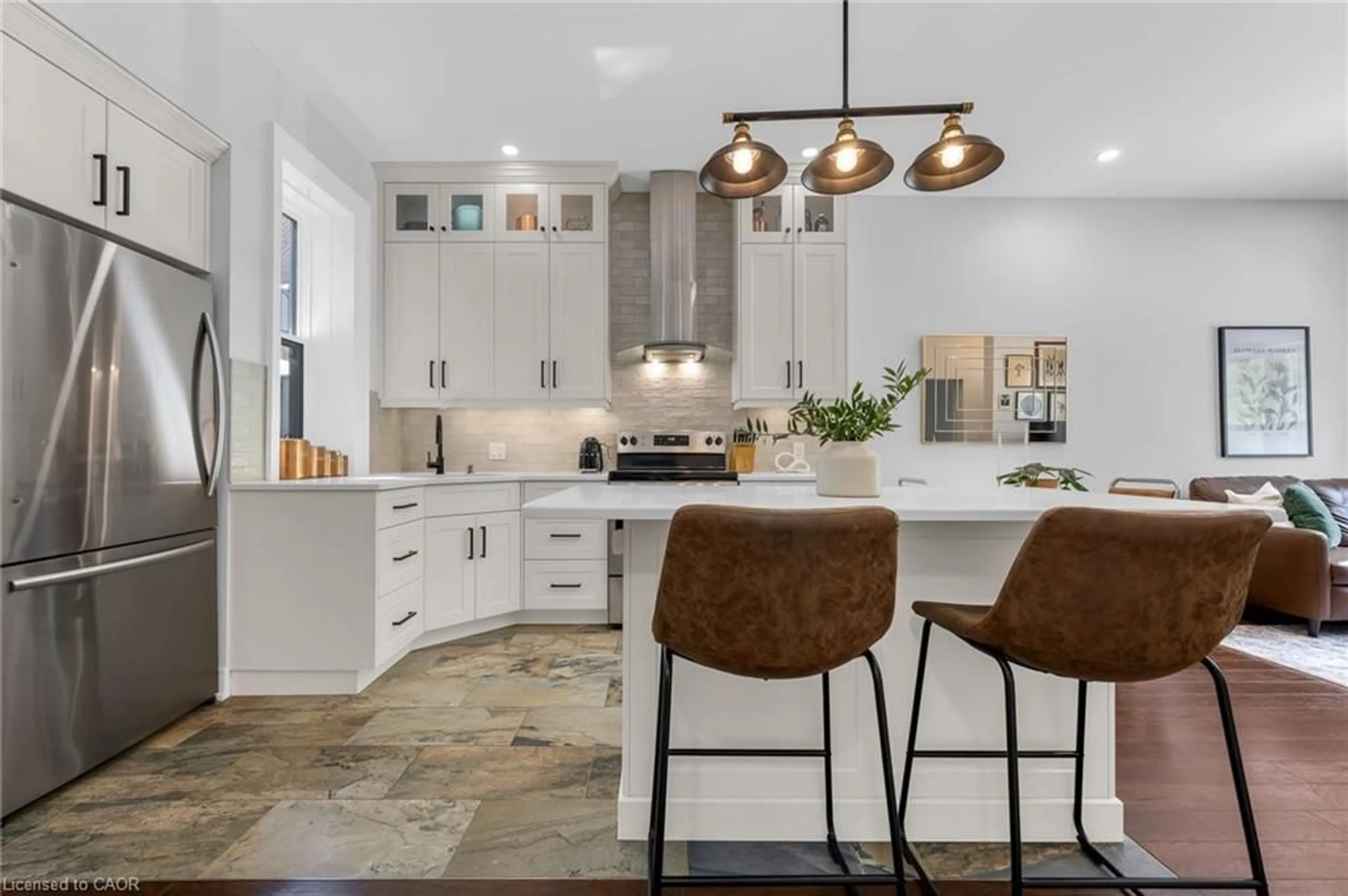Open concept kitchen, ceramic/tile floor for 7 Richmond St, Hamilton Ontario L8P 4J3