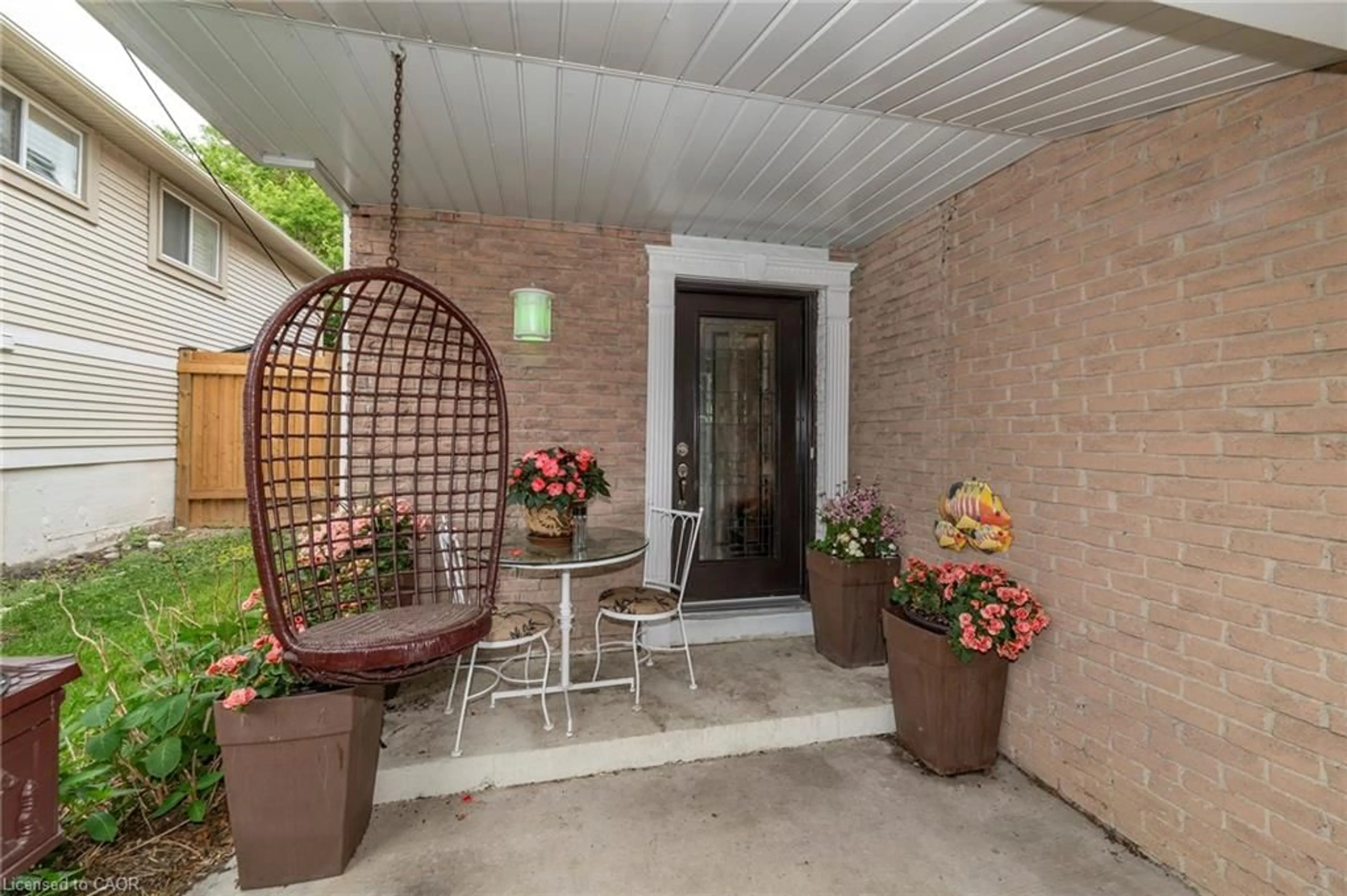Patio, street for 21 Richvale Dr, Brampton Ontario L6Z 1M2