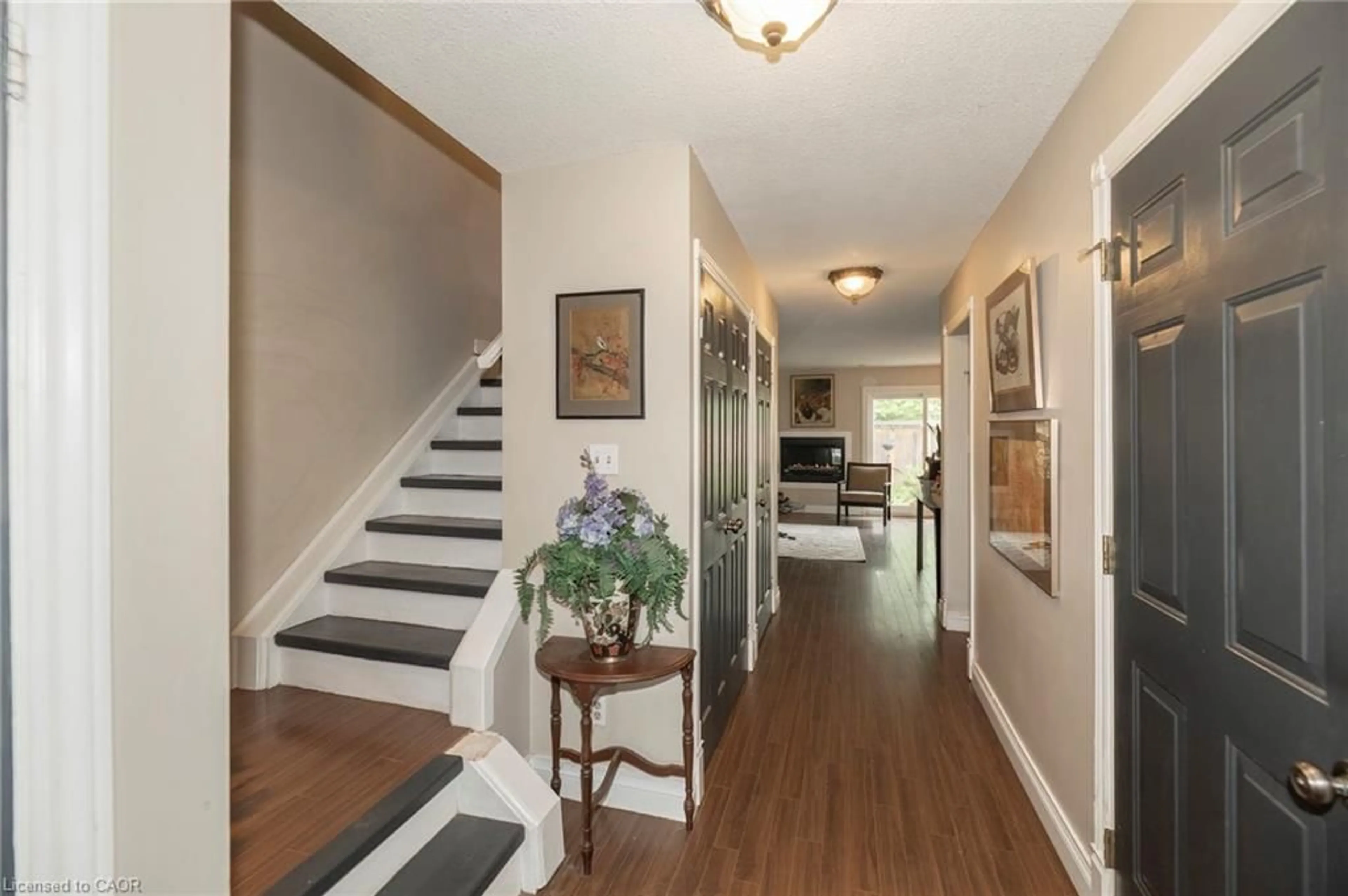 Indoor entryway for 21 Richvale Dr, Brampton Ontario L6Z 1M2