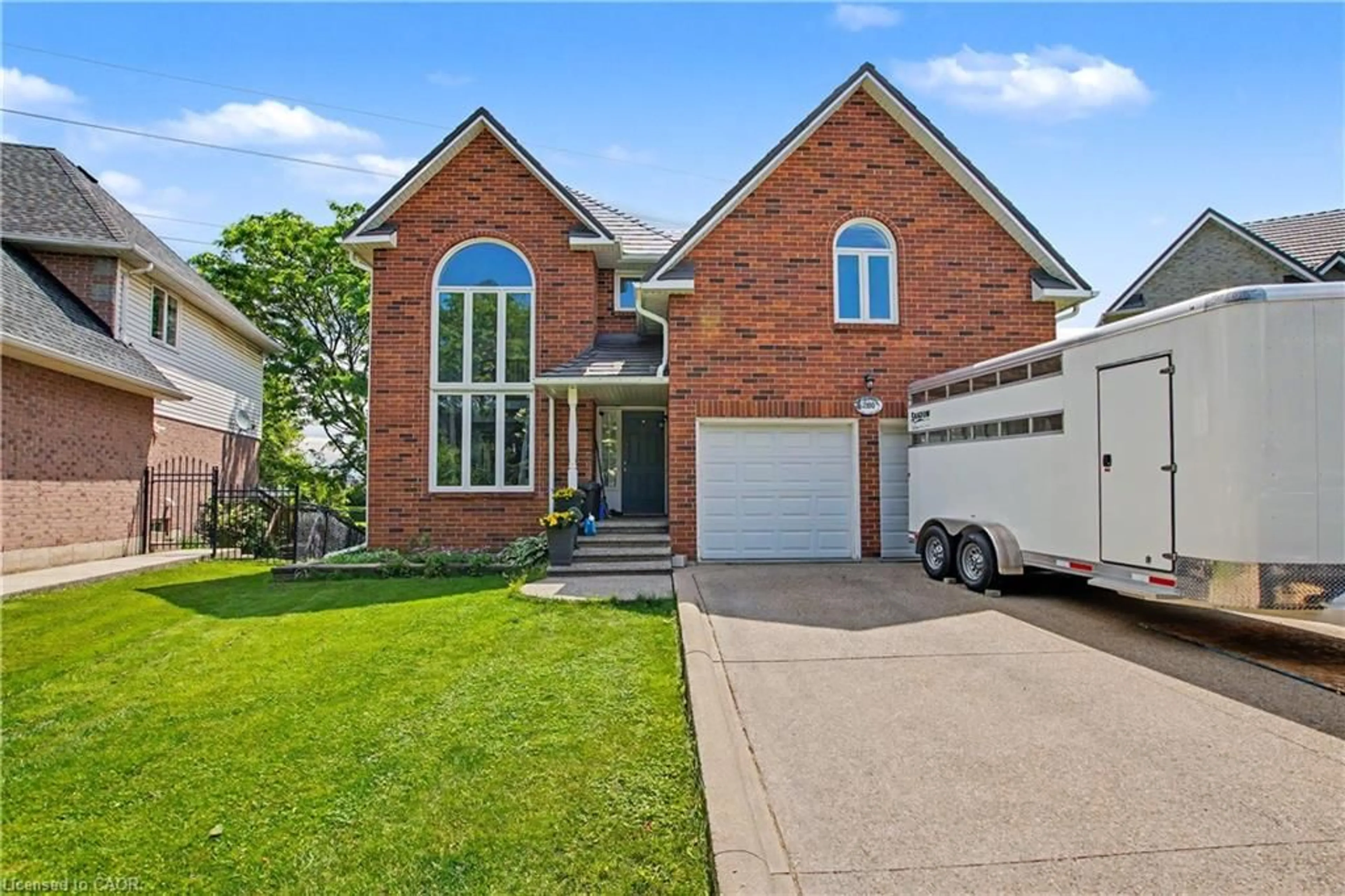 Home with brick exterior material, street for 2100 Kevin Cres, Burlington Ontario L7M 4E3