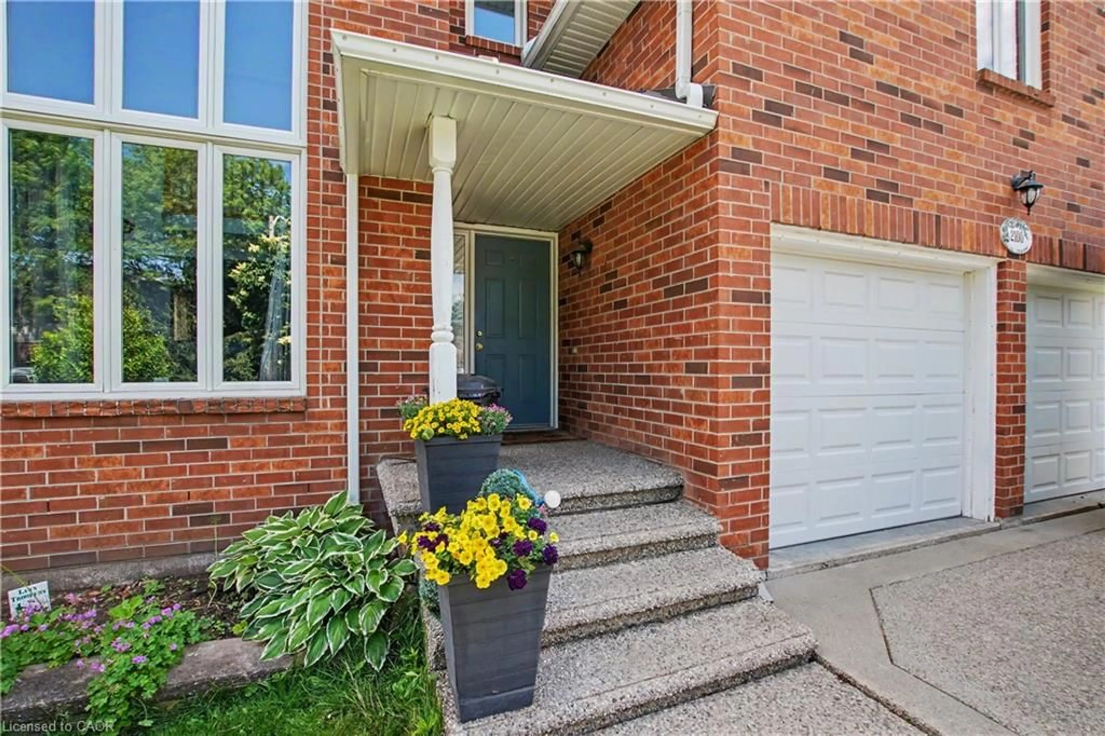 Home with brick exterior material, street for 2100 Kevin Cres, Burlington Ontario L7M 4E3
