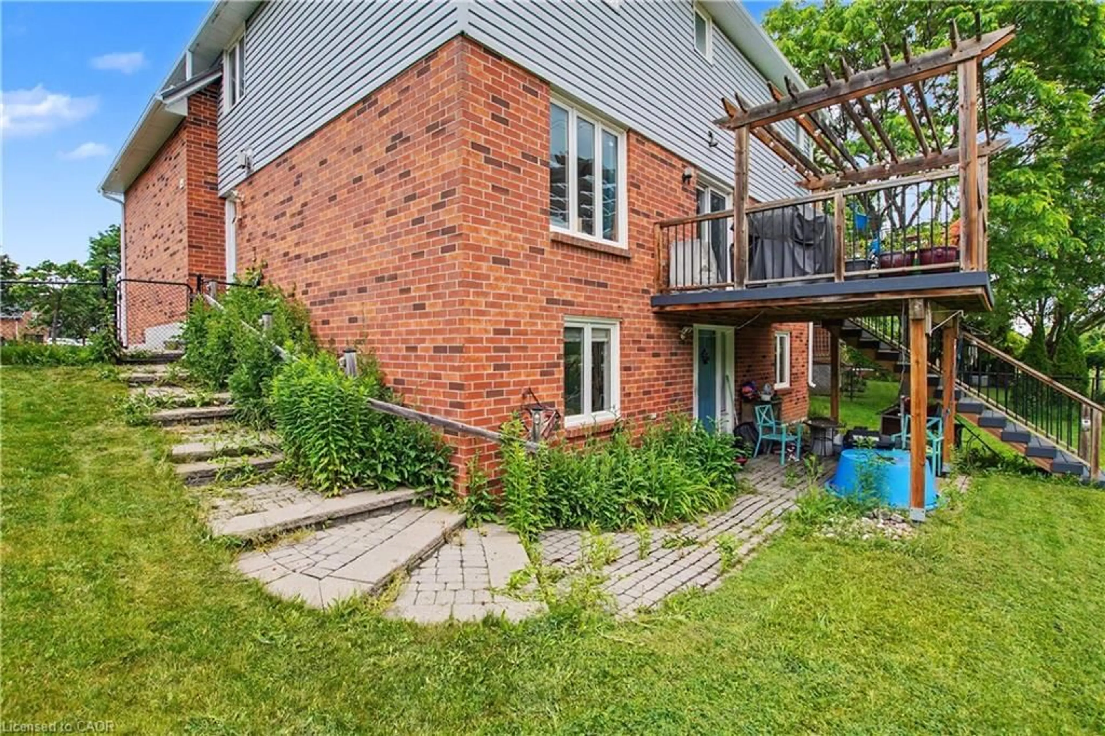Patio, street for 2100 Kevin Cres, Burlington Ontario L7M 4E3