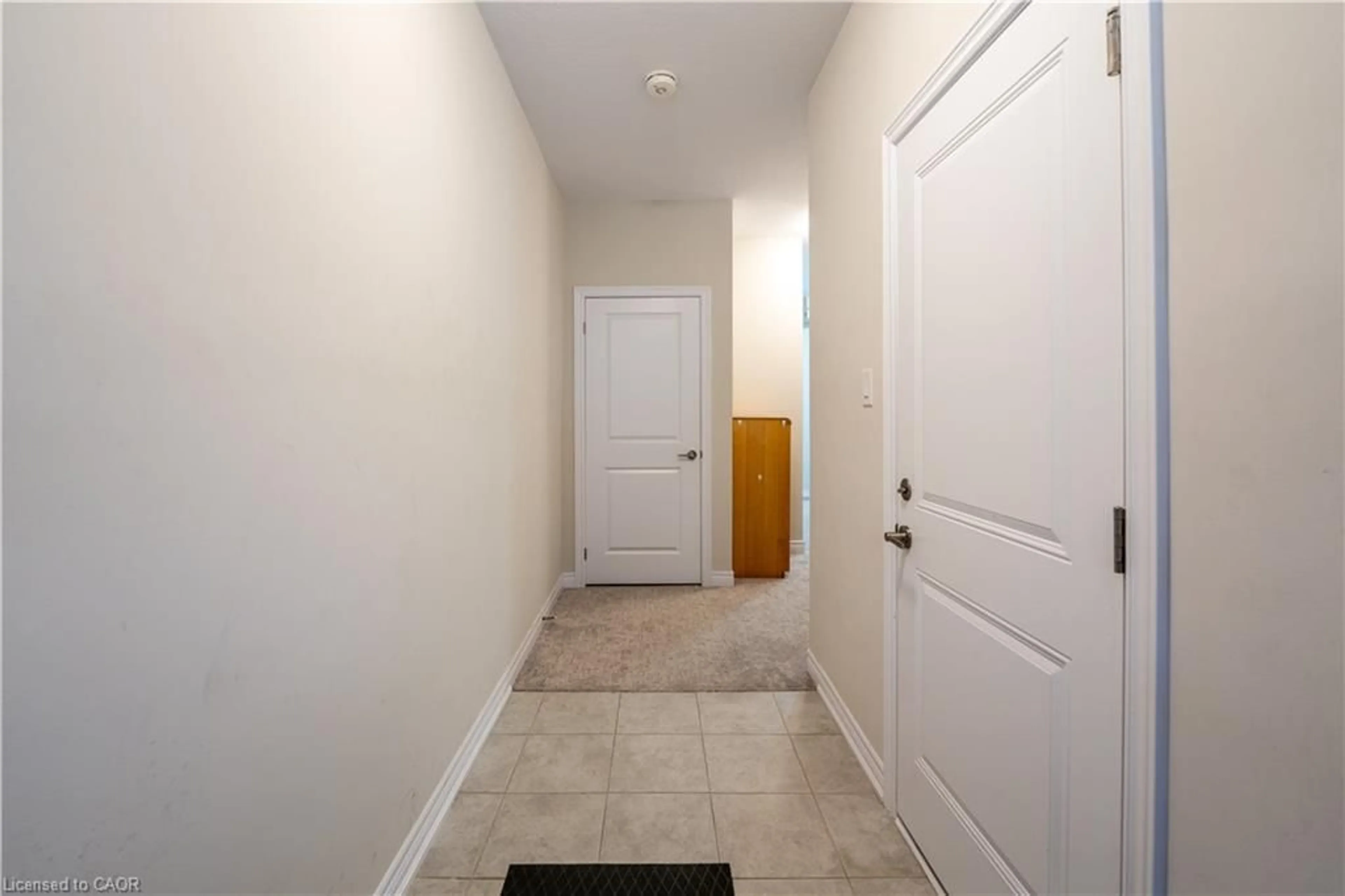 Indoor entryway for 10 Birmingham Dr #4, Cambridge Ontario N1R 8K5